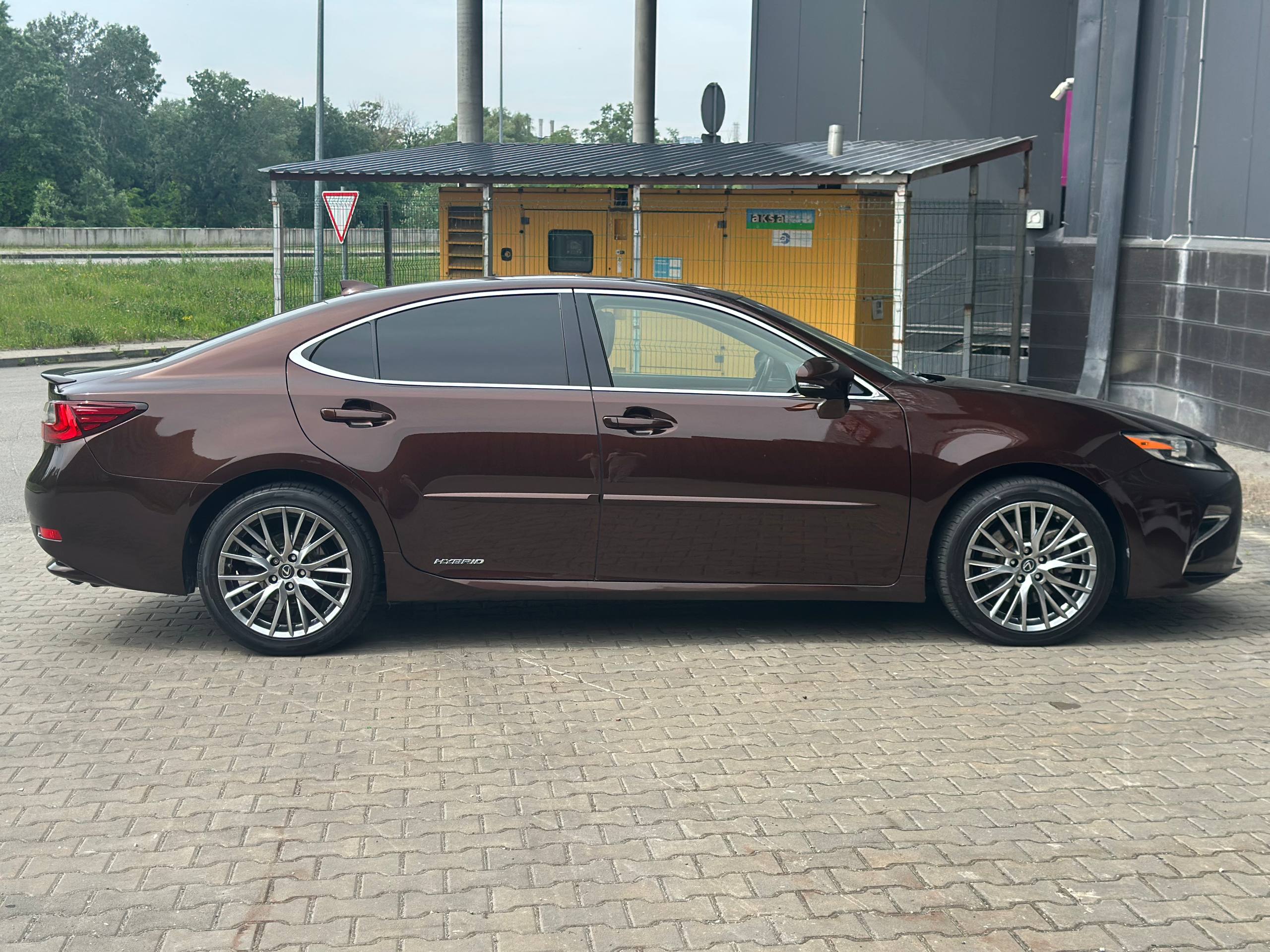 Lexus-13