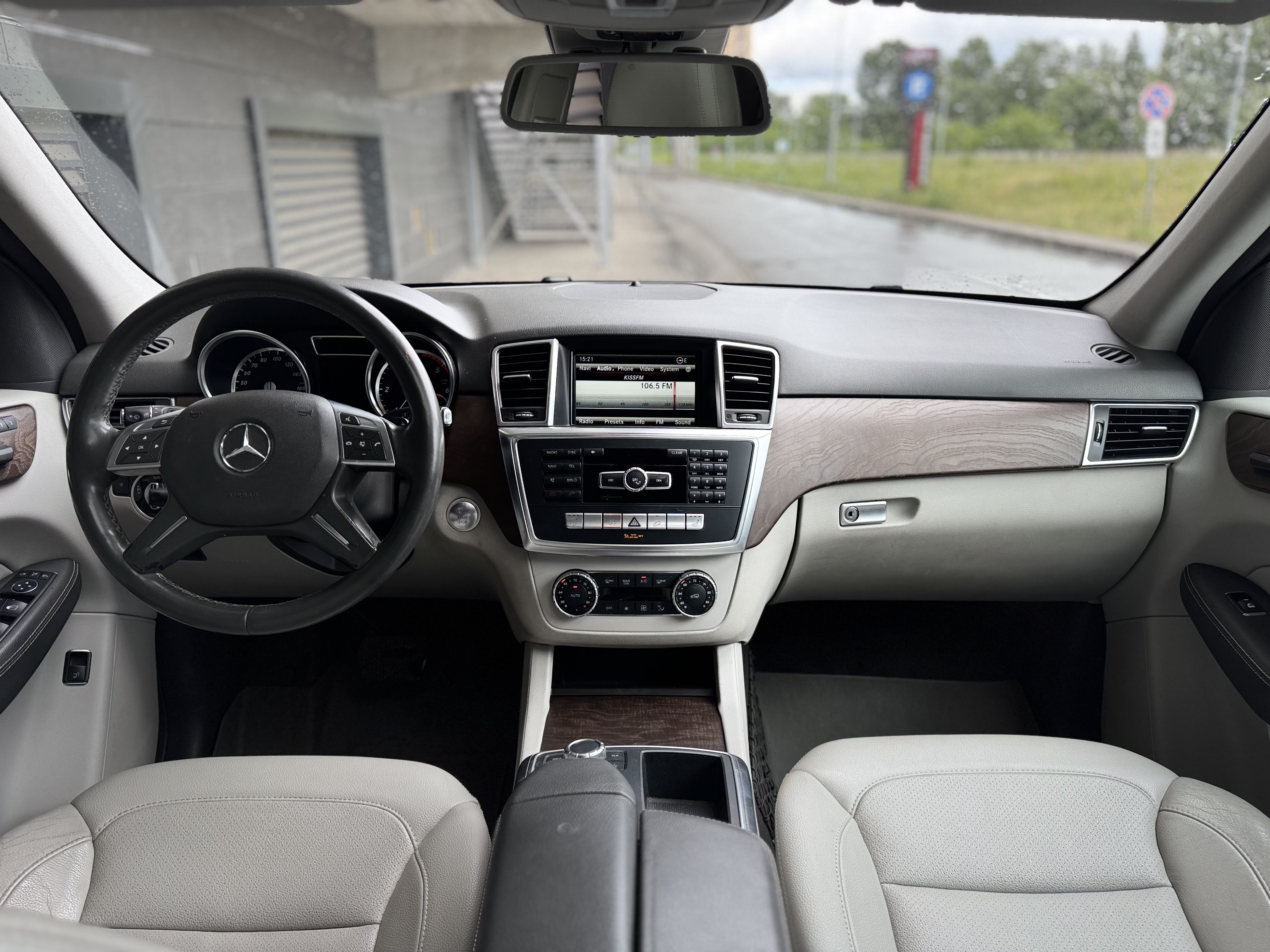 Mercedes-Benz-2