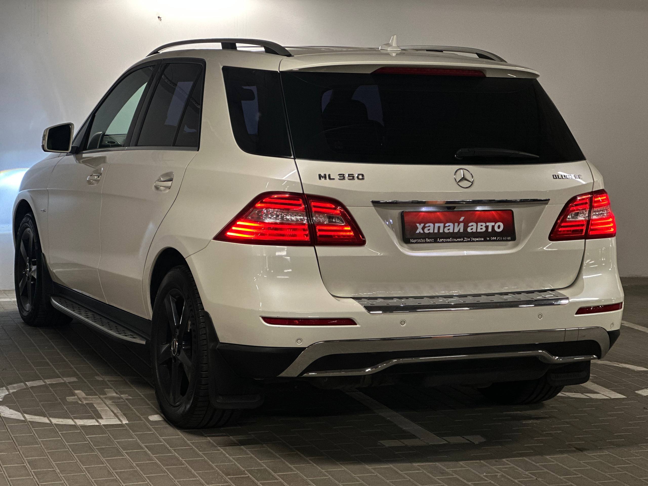 Mercedes-Benz-17