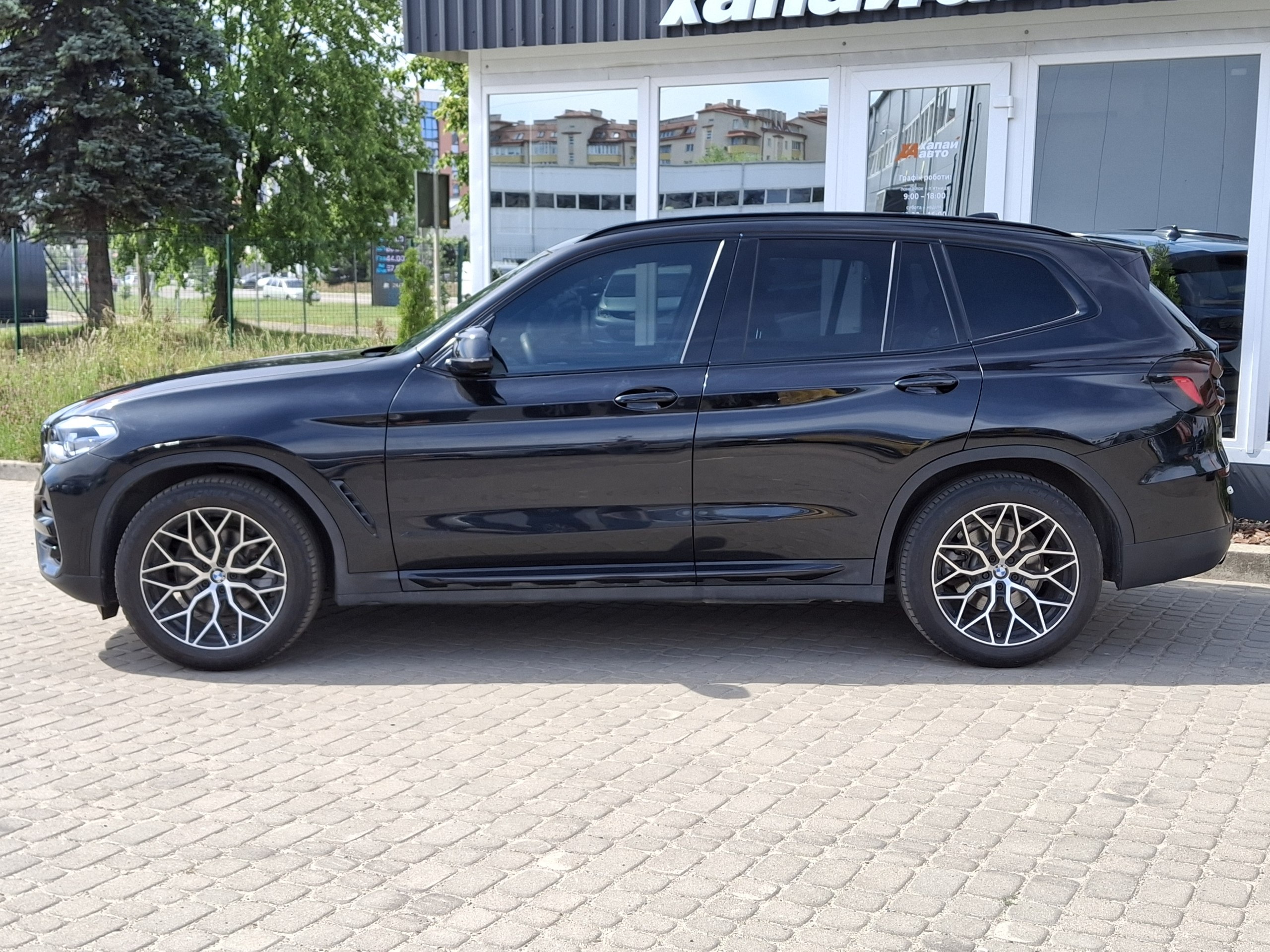 BMW-8
