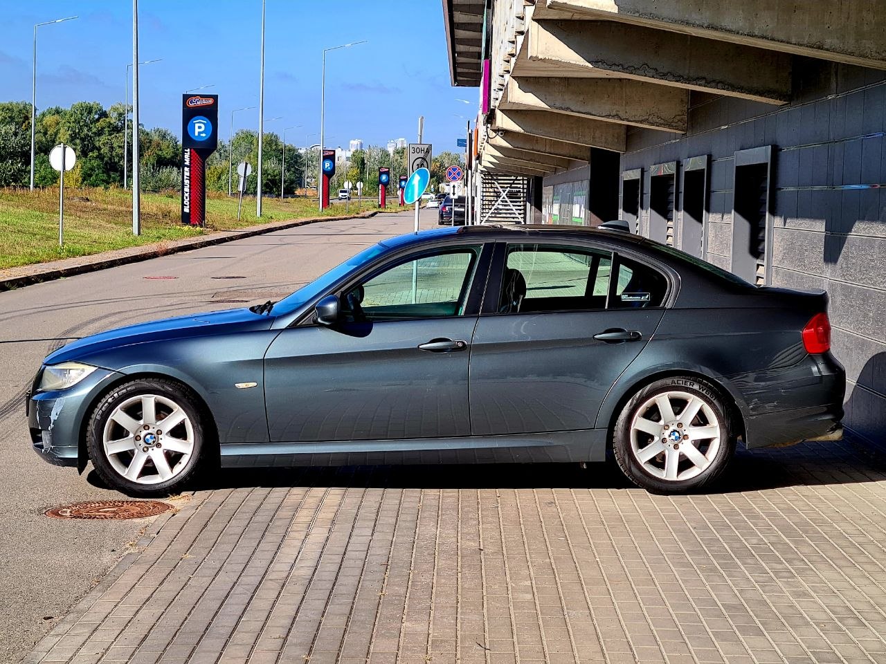 BMW-8