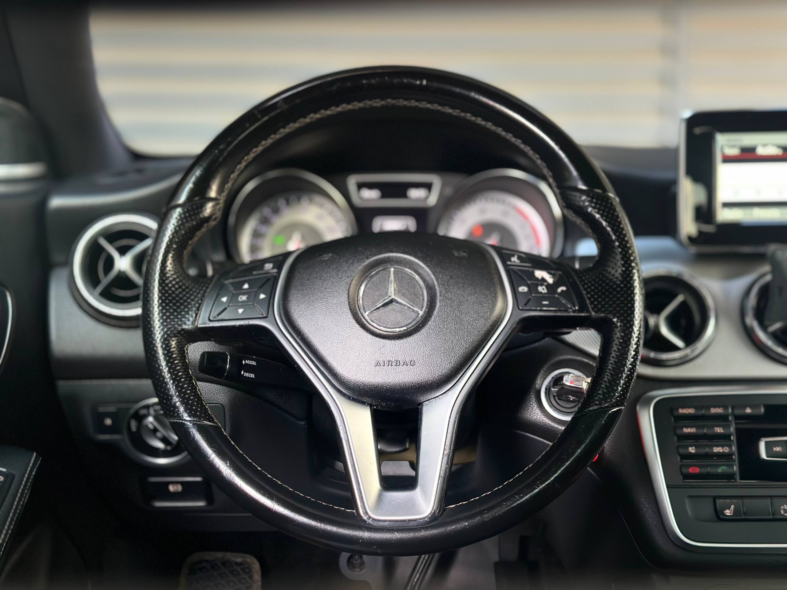 Mercedes-Benz-11