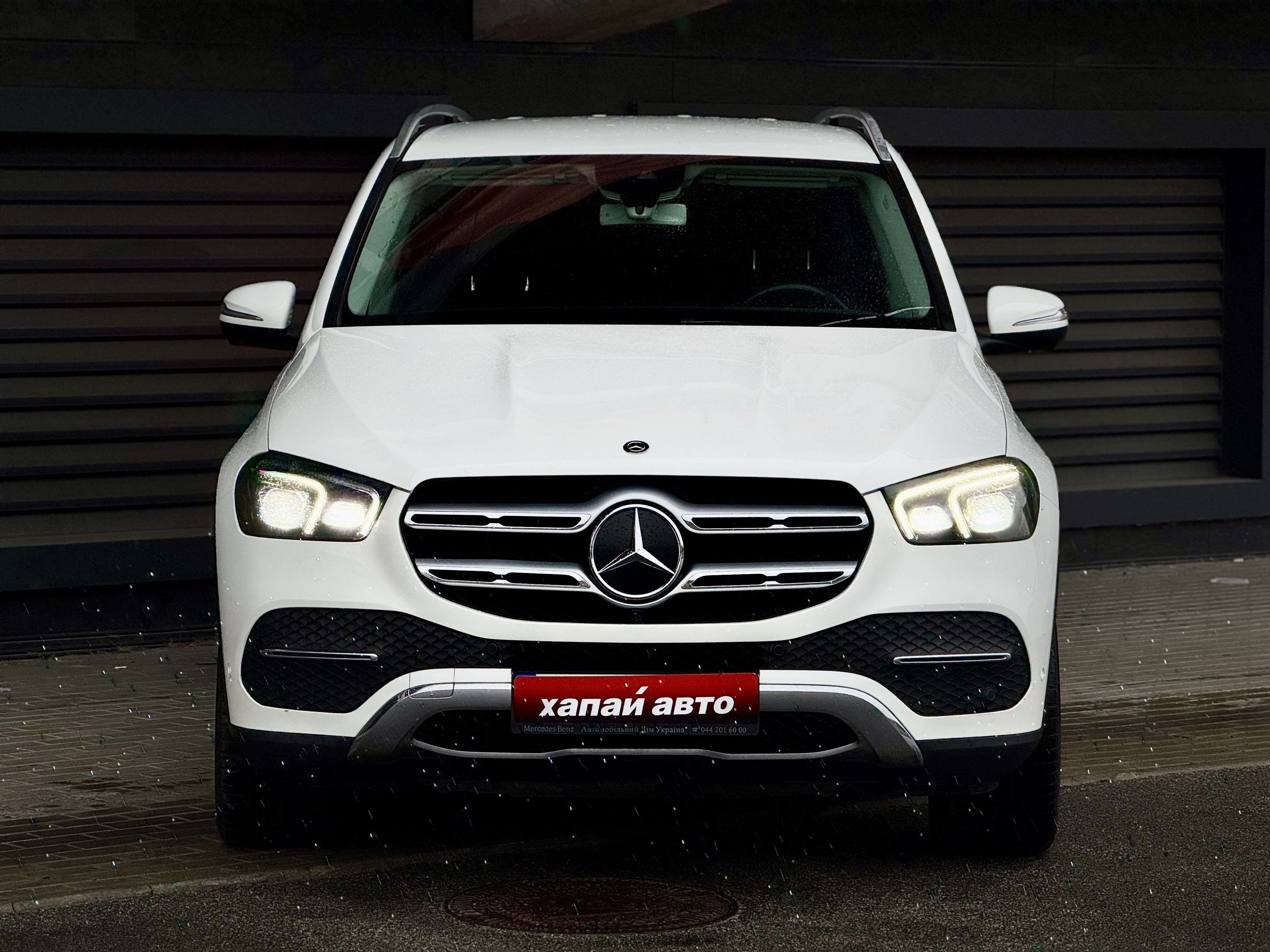 Mercedes-Benz-23
