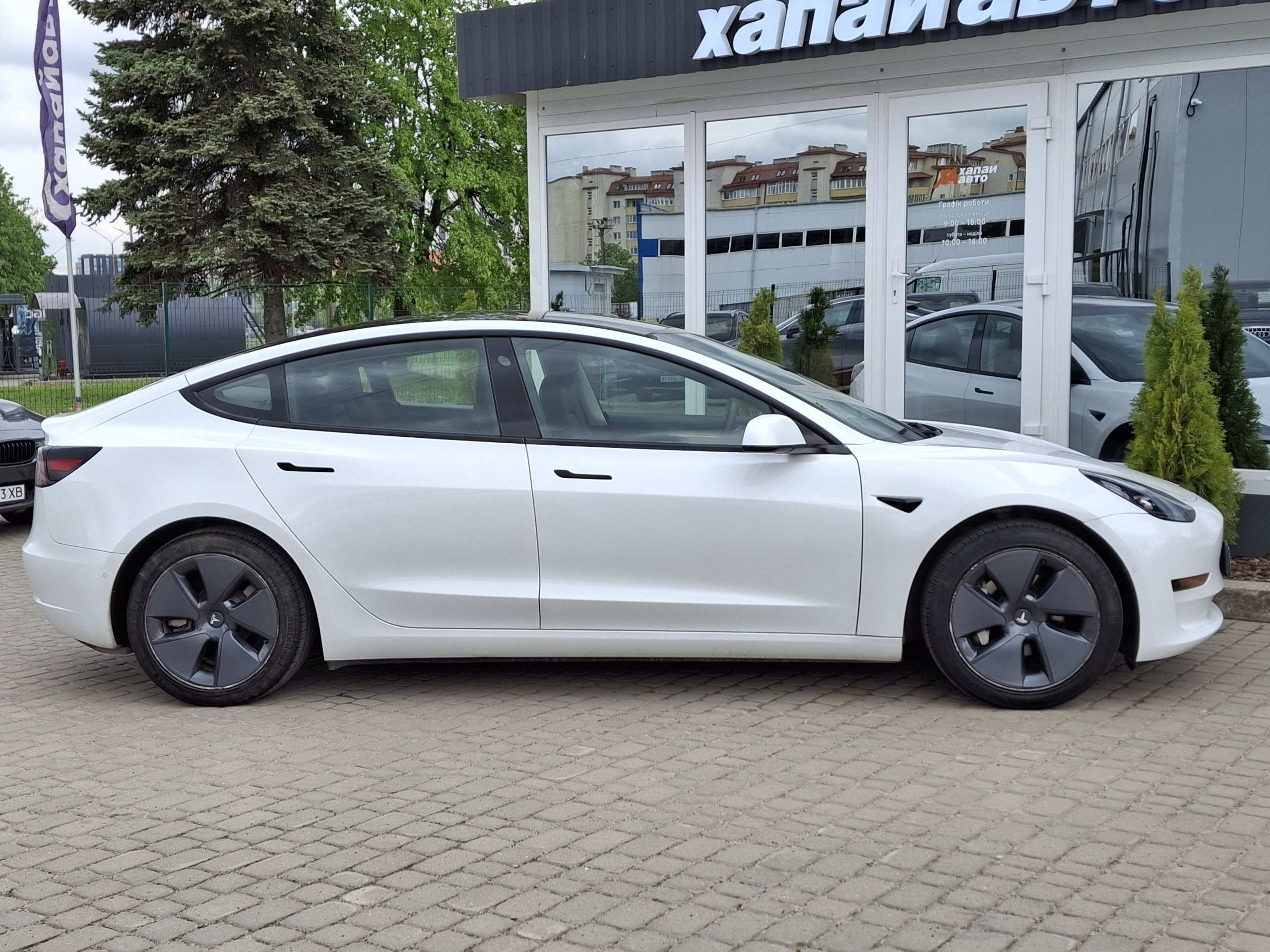 Tesla-8