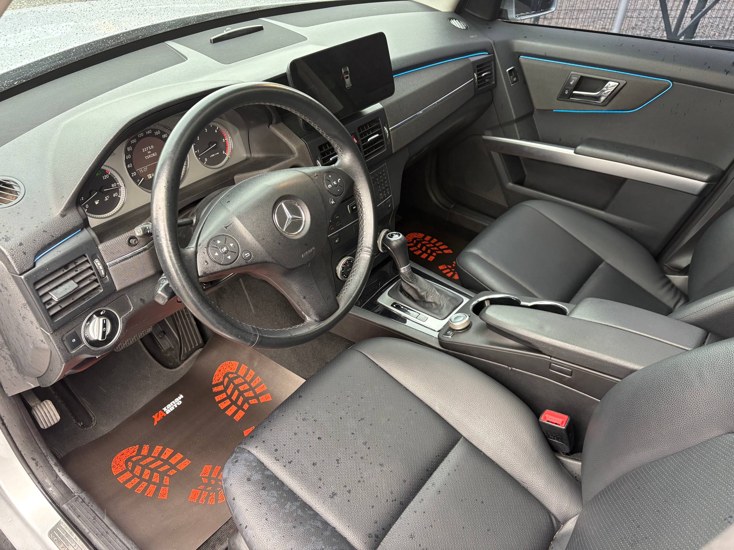 Mercedes-Benz-0