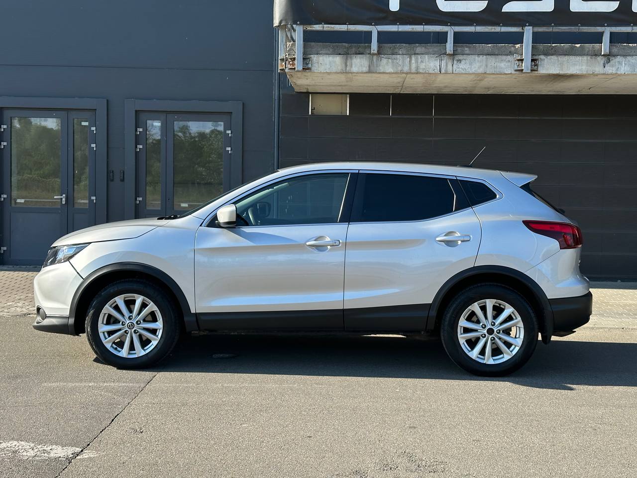 Nissan-16