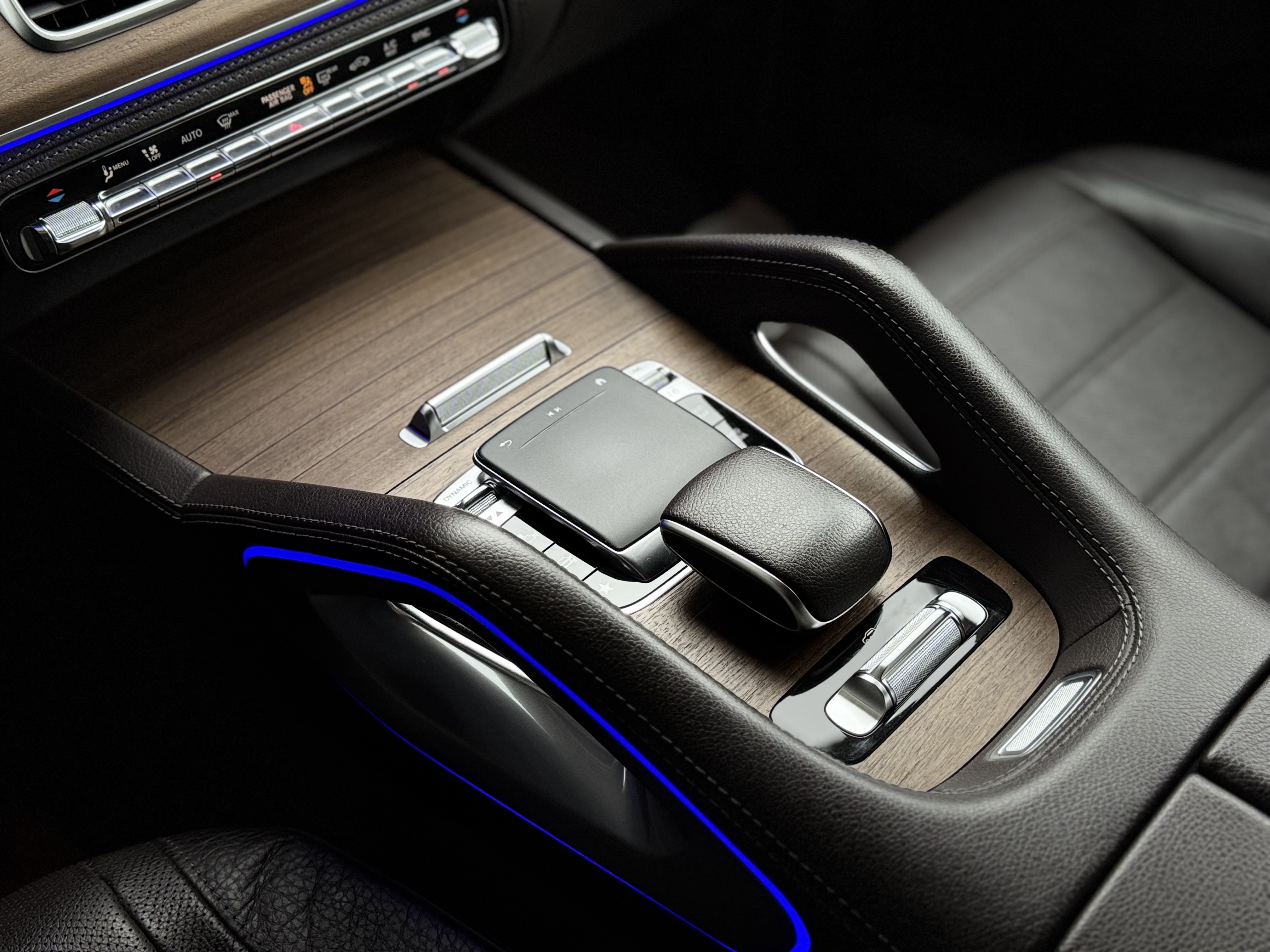 Mercedes-Benz-9
