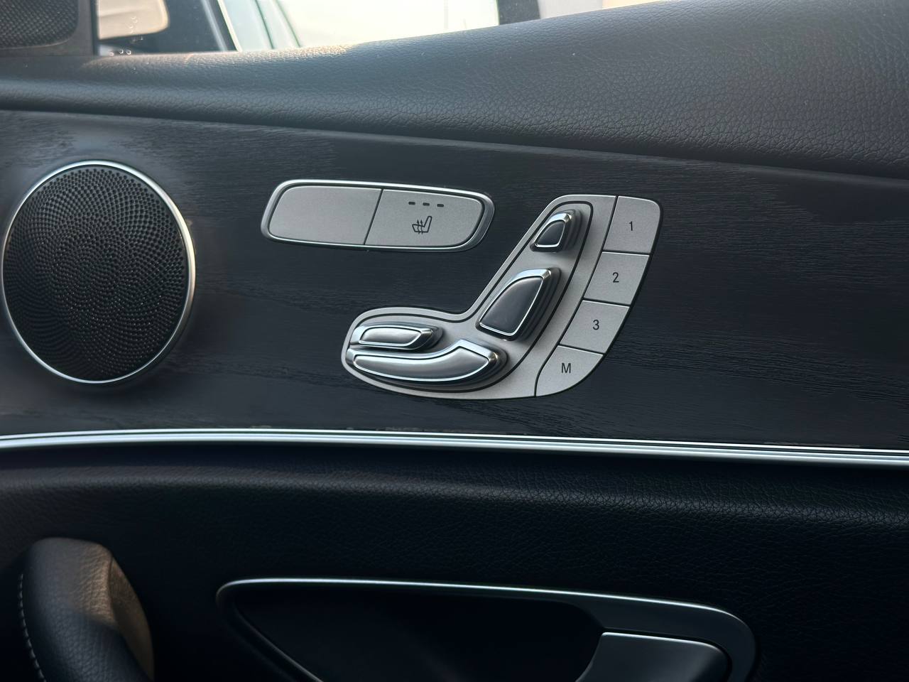 Mercedes-Benz-0