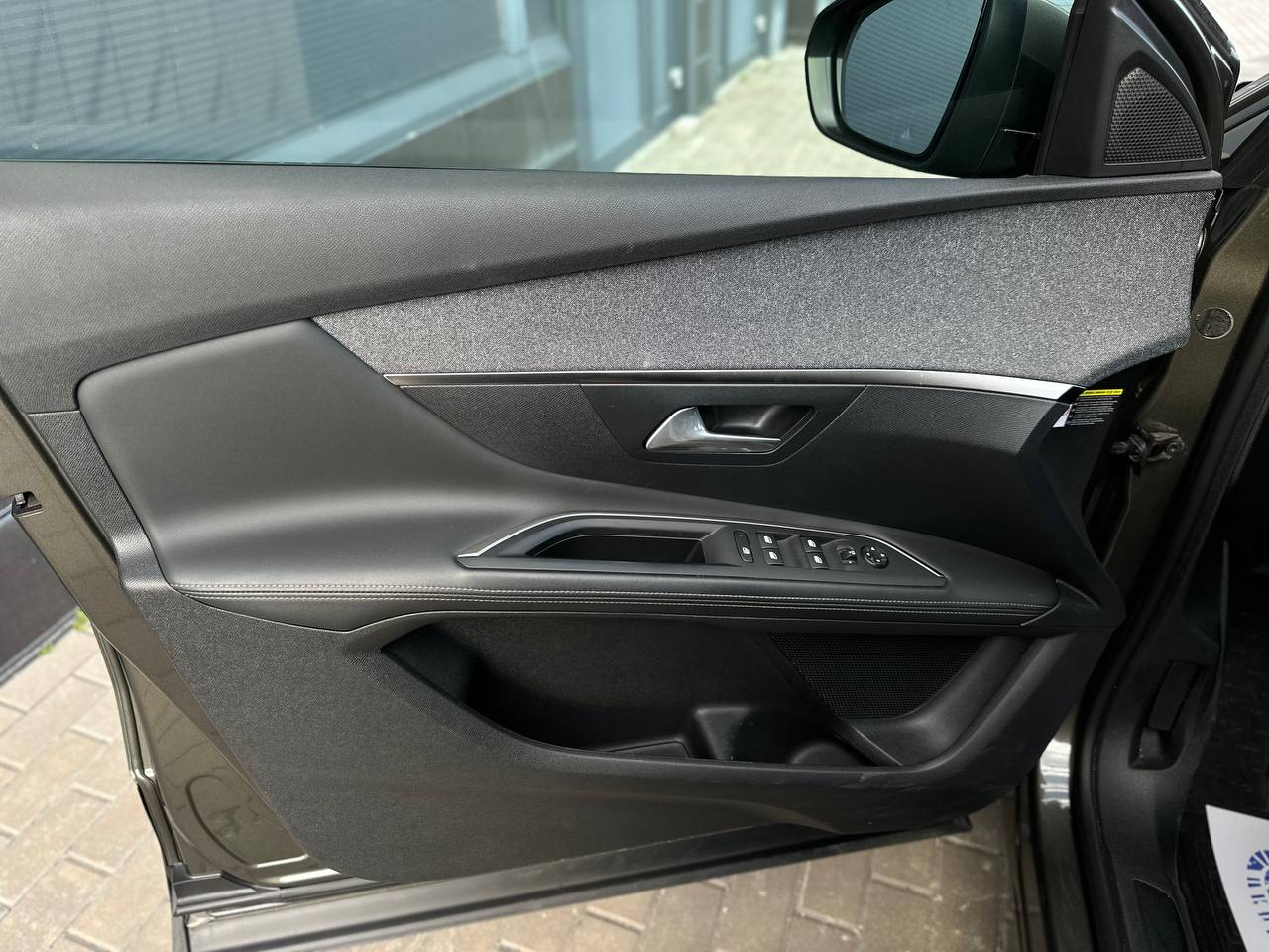 Peugeot-0