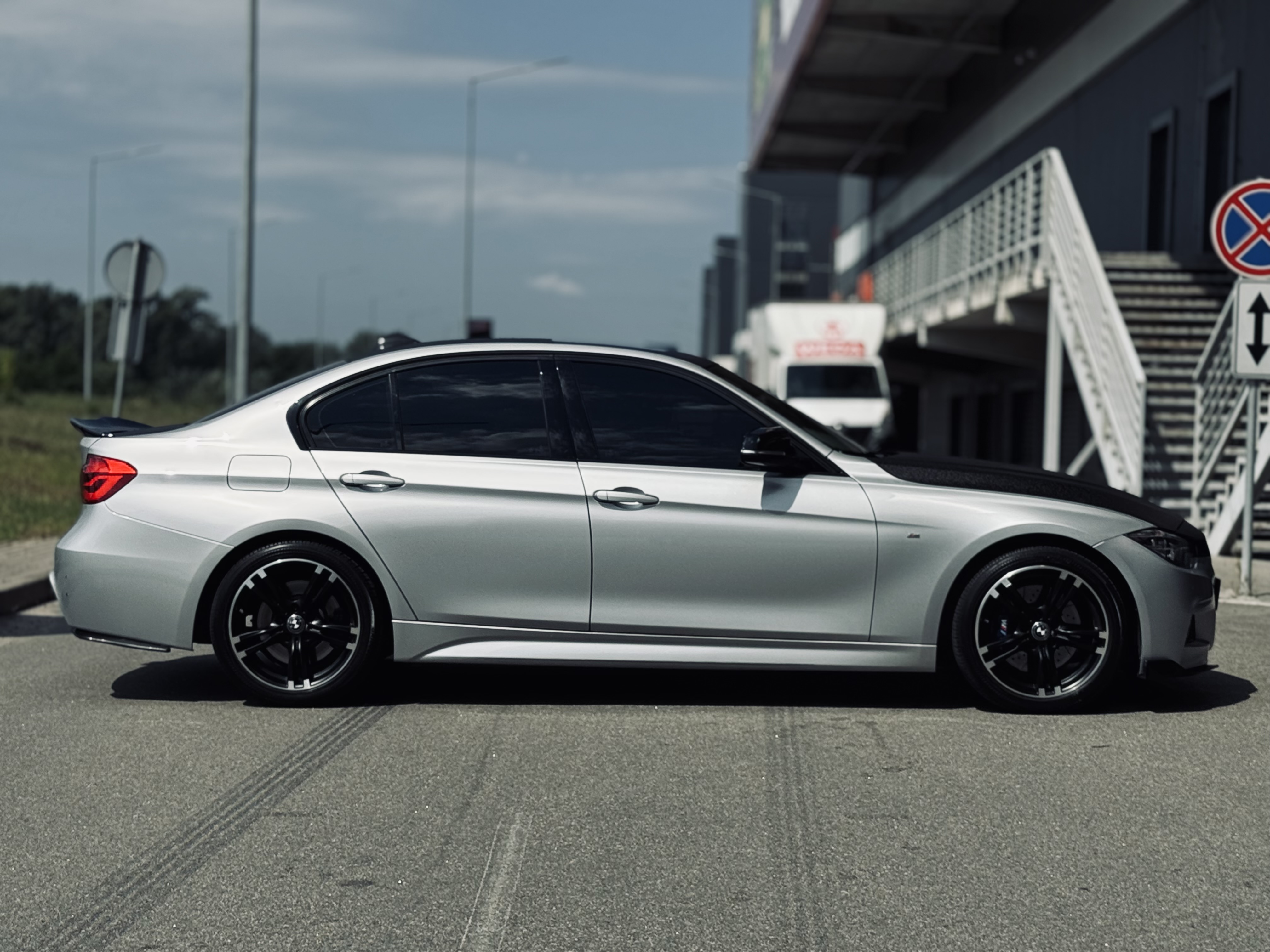BMW-9