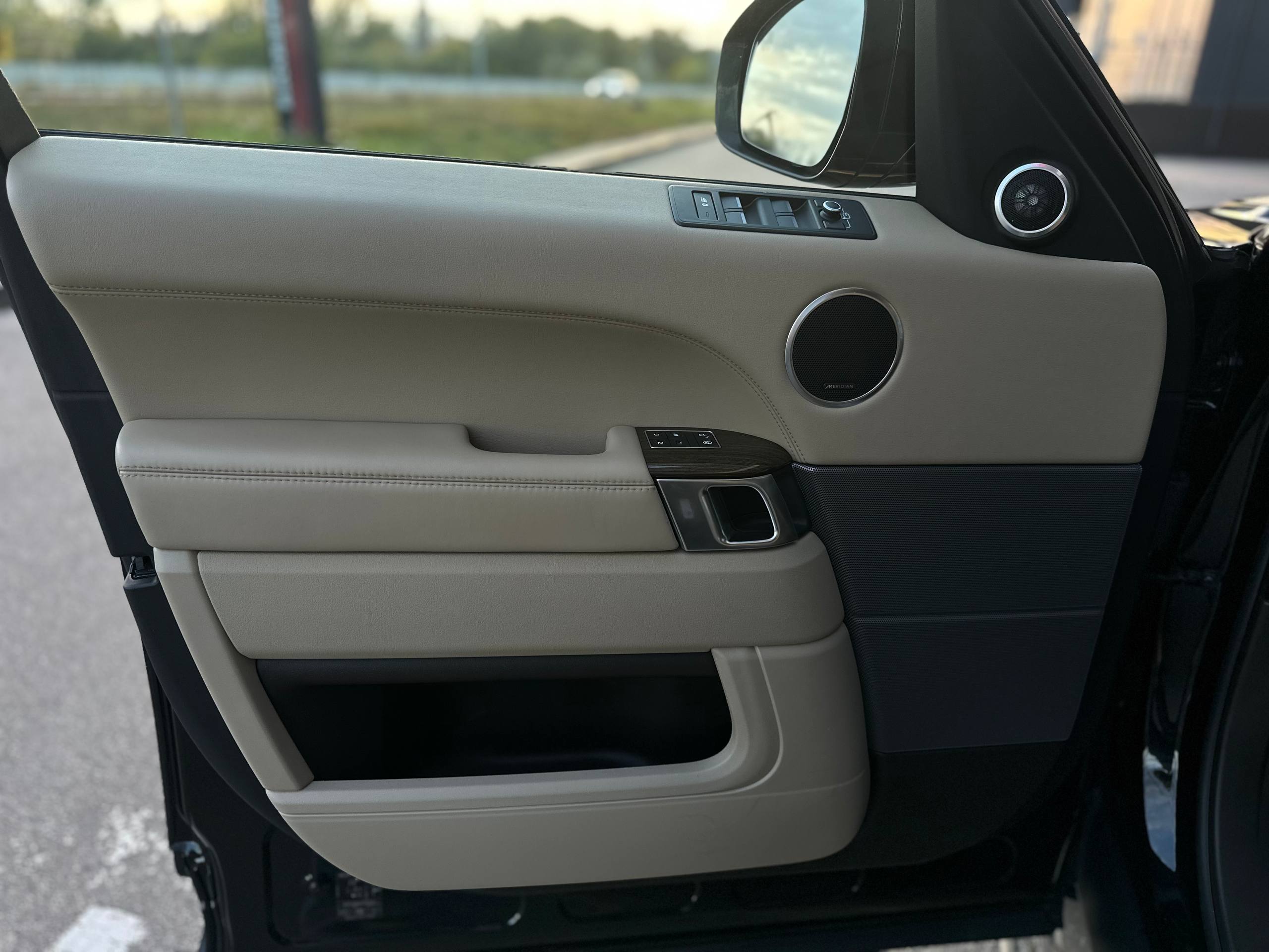Land Rover-8