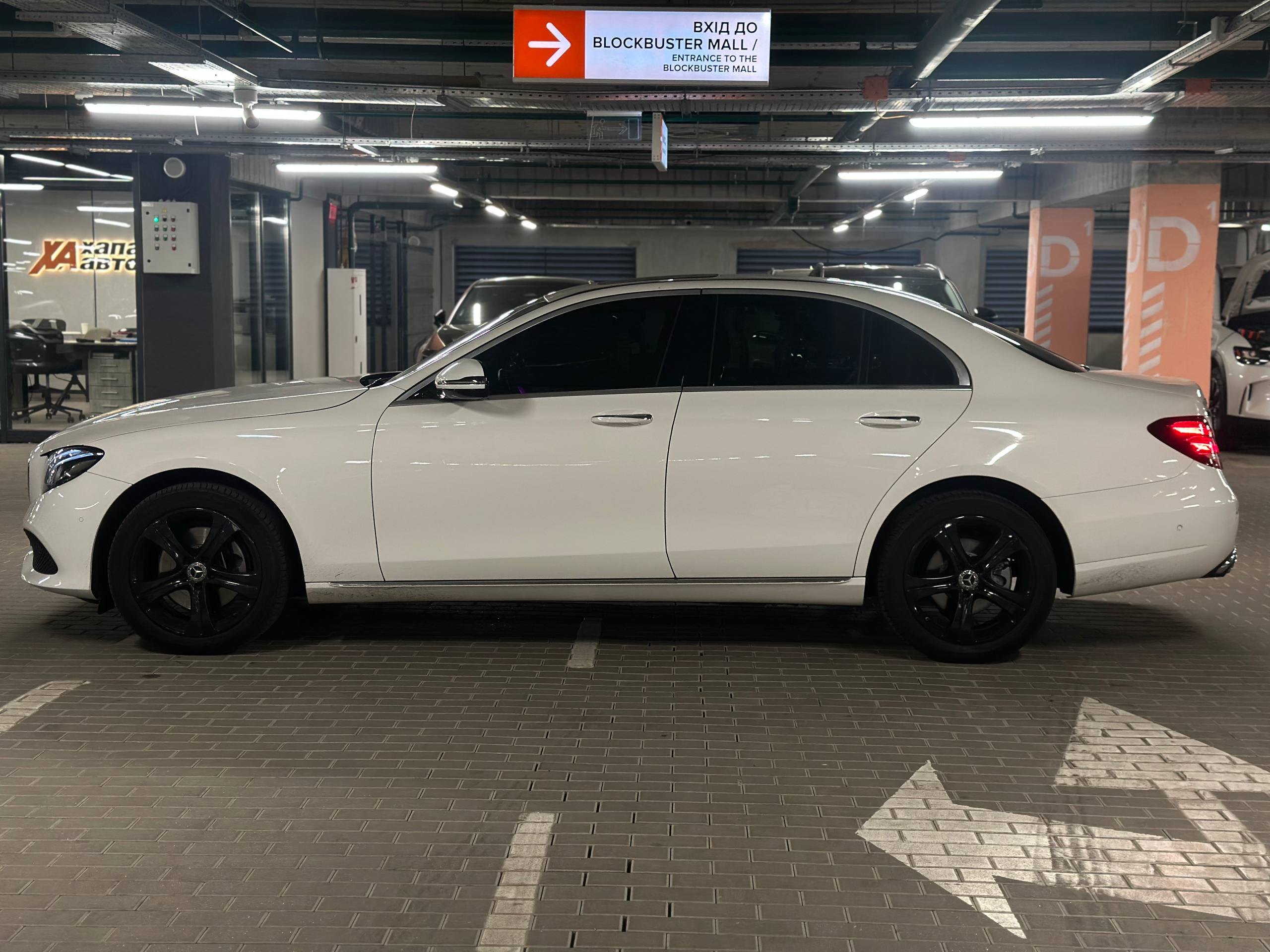Mercedes-Benz-0