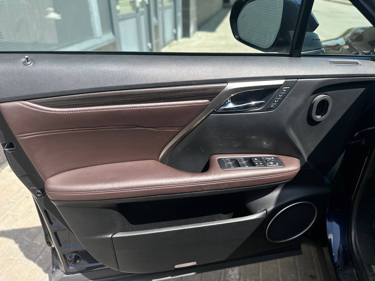 Lexus-10