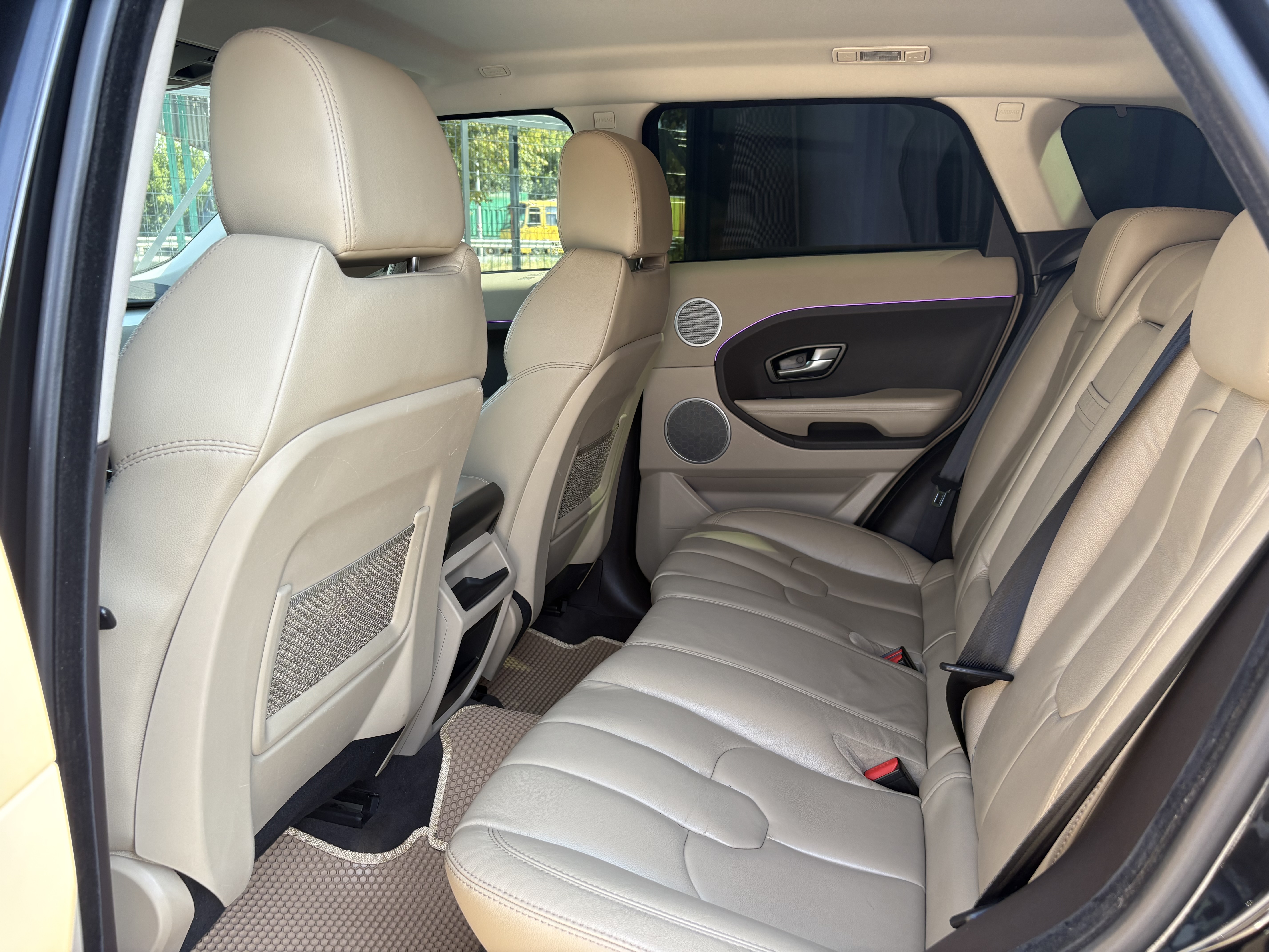Land Rover-15