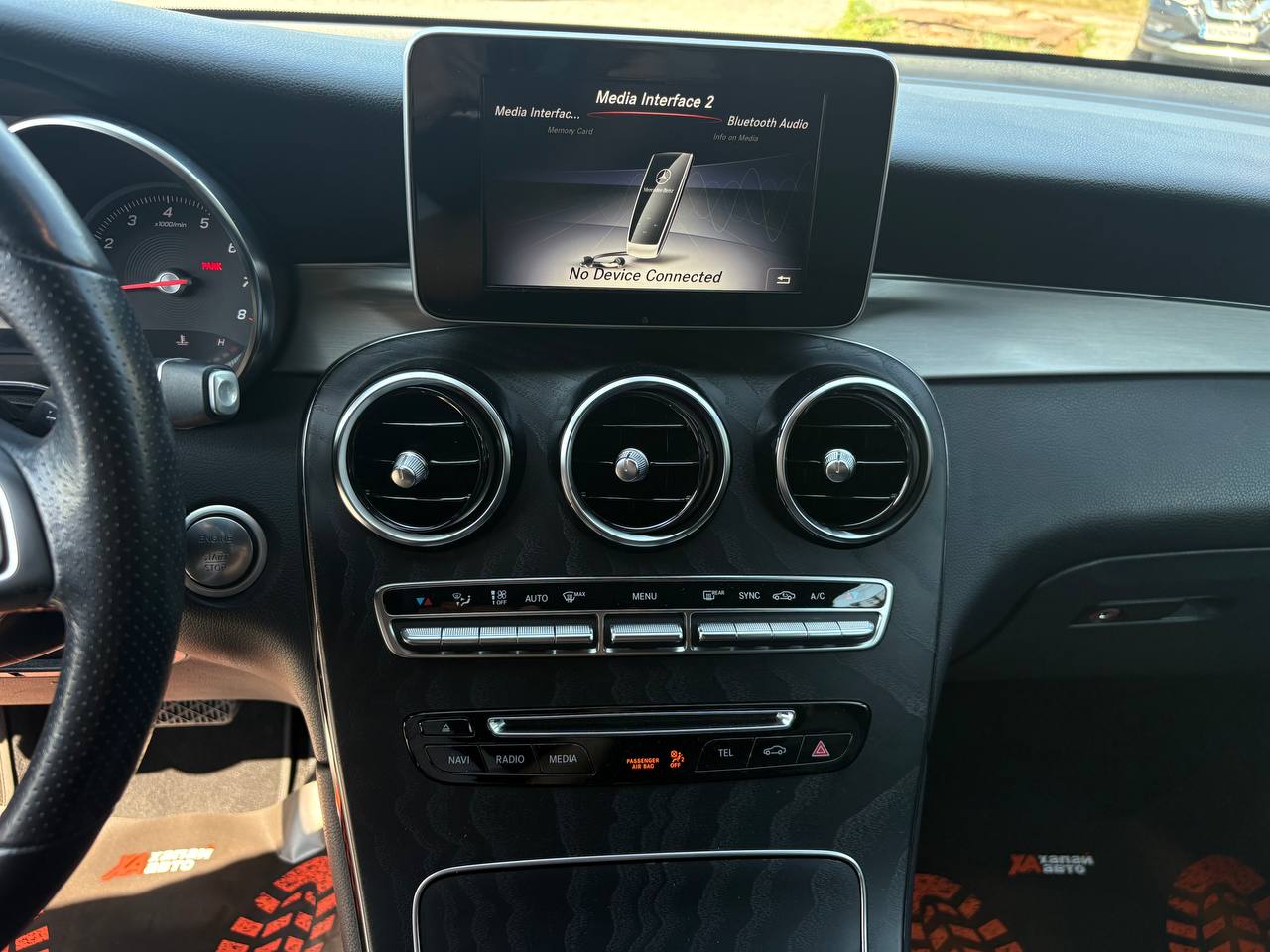 Mercedes-Benz-0