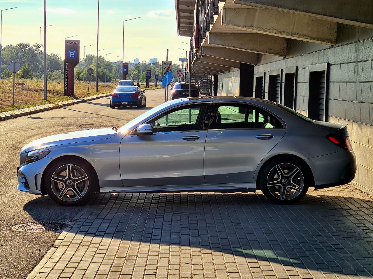 Mercedes-Benz-21
