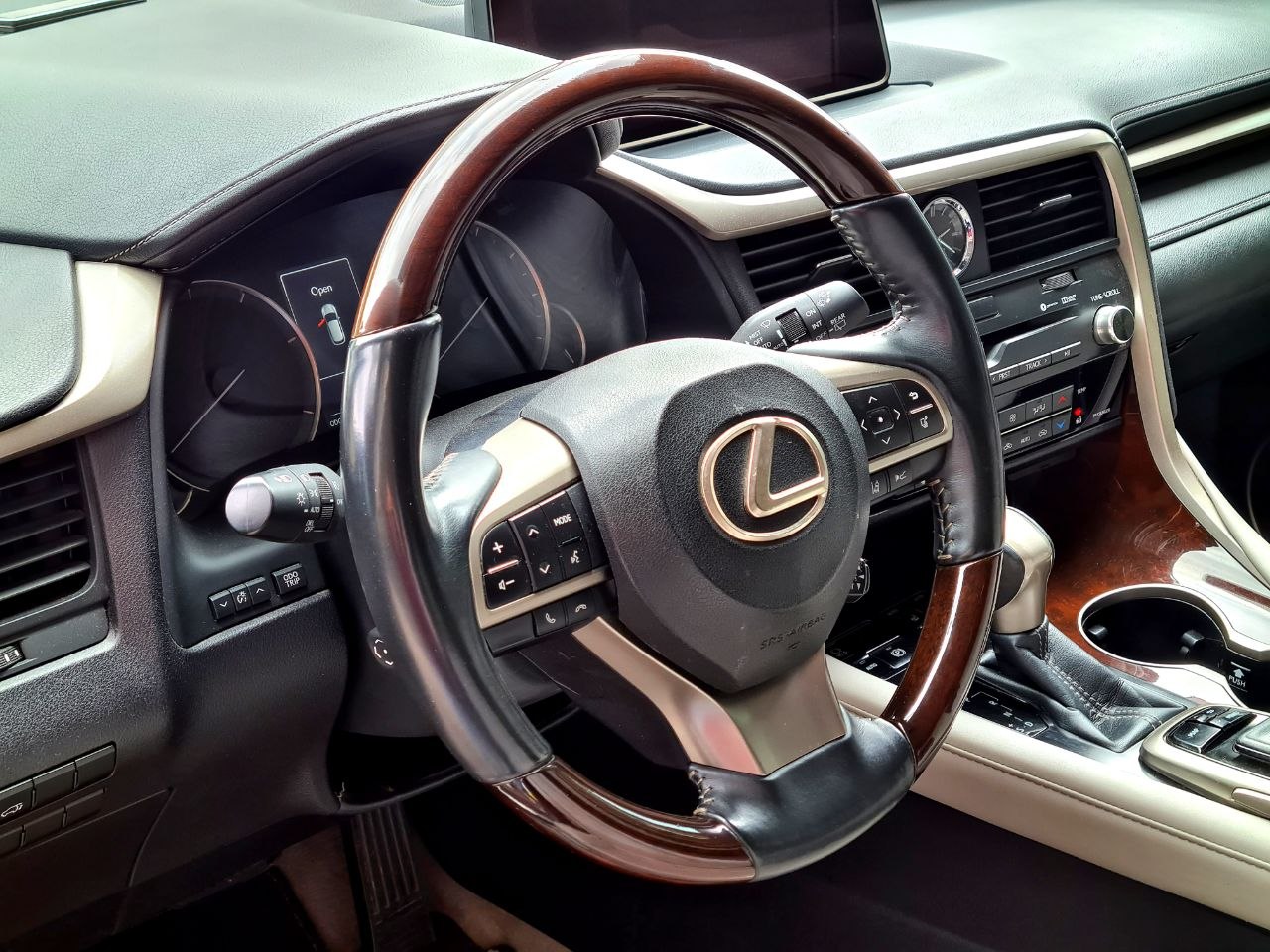 Lexus-8