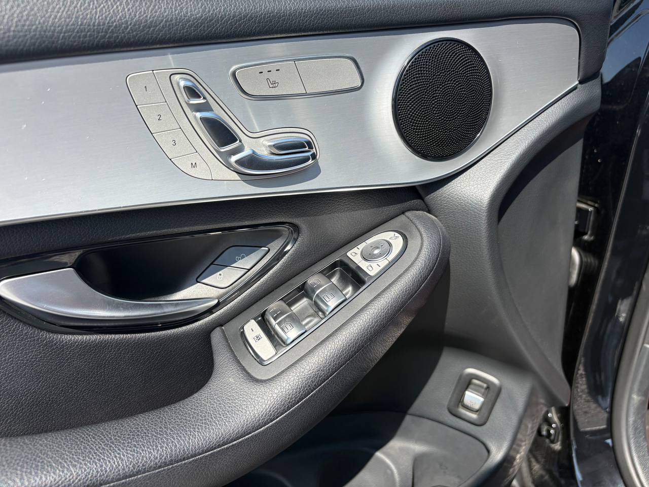 Mercedes-Benz-8
