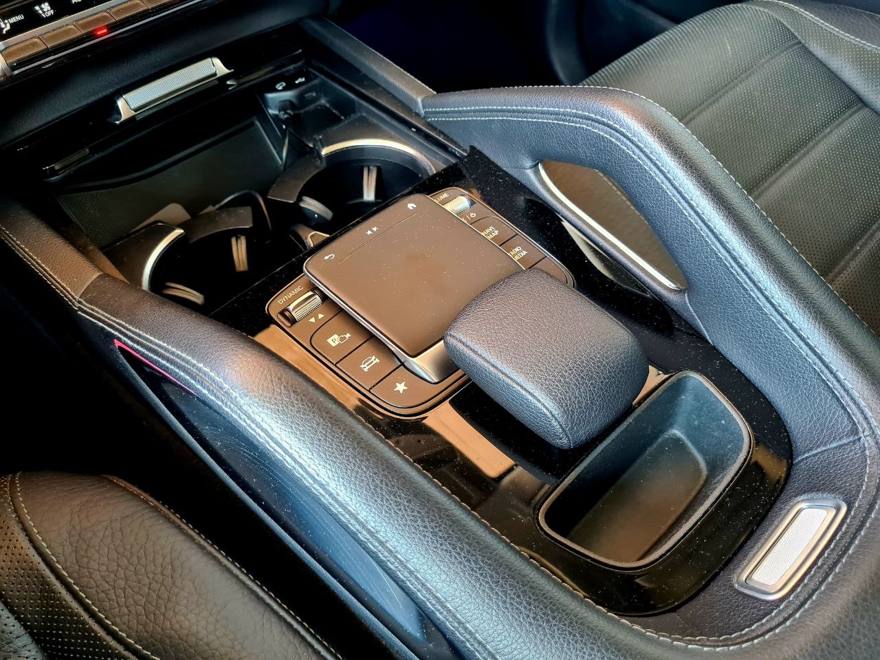 Mercedes-Benz-24