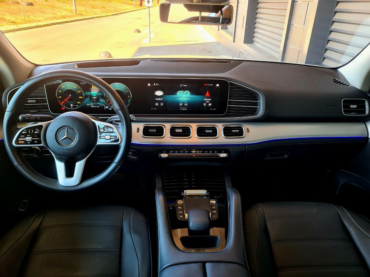 Mercedes-Benz-21
