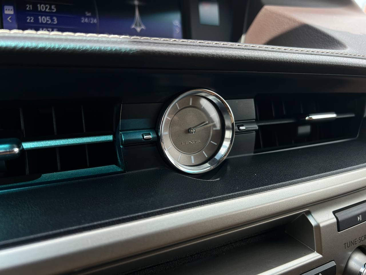 Lexus-18