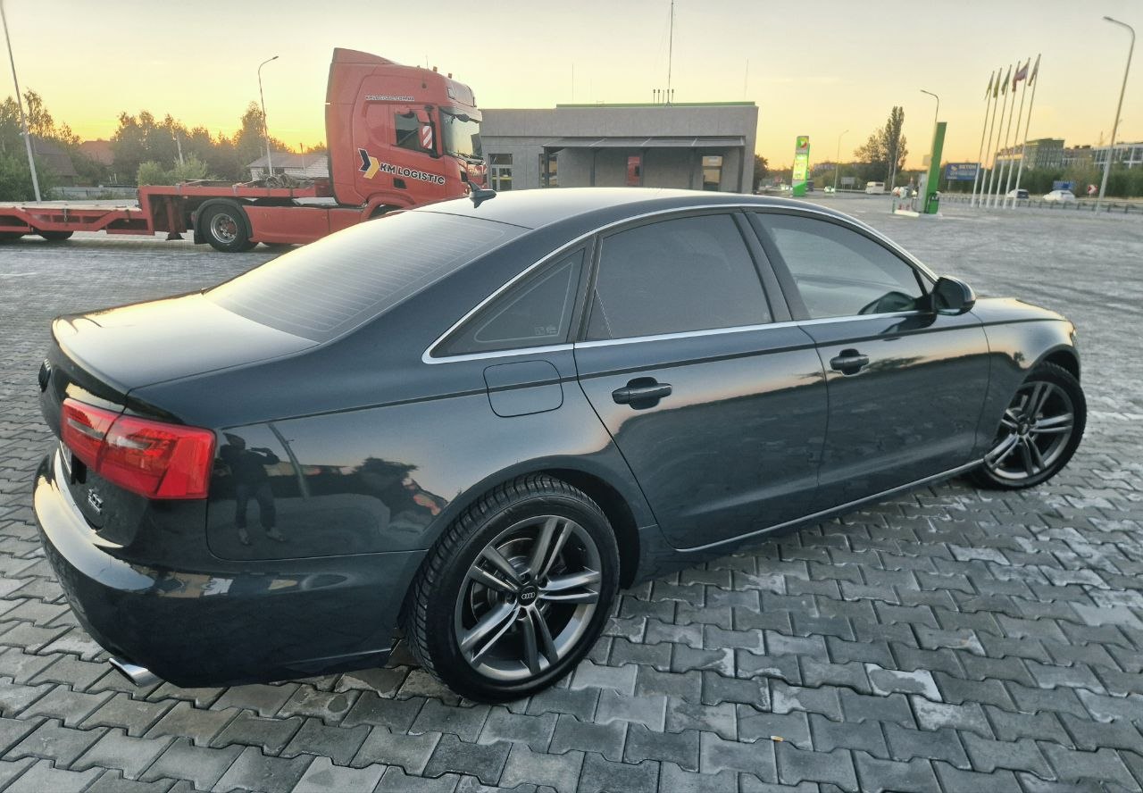 Audi-0