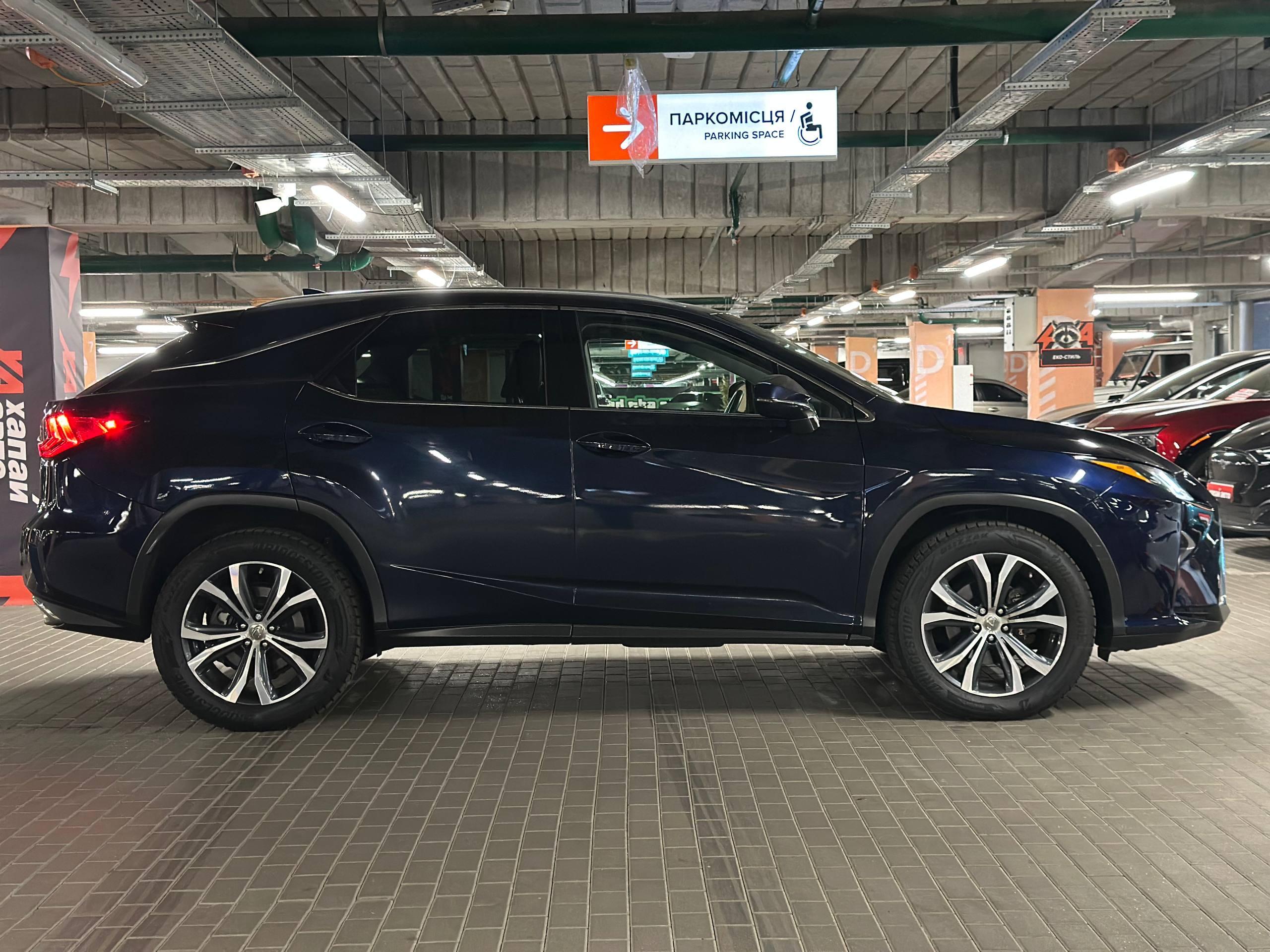 Lexus-10