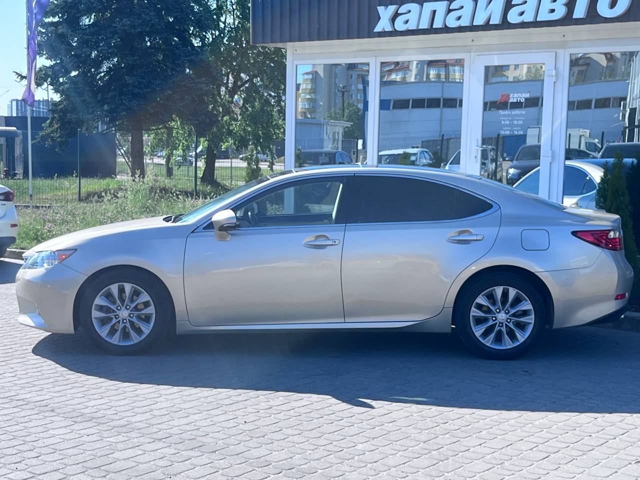 Lexus-12