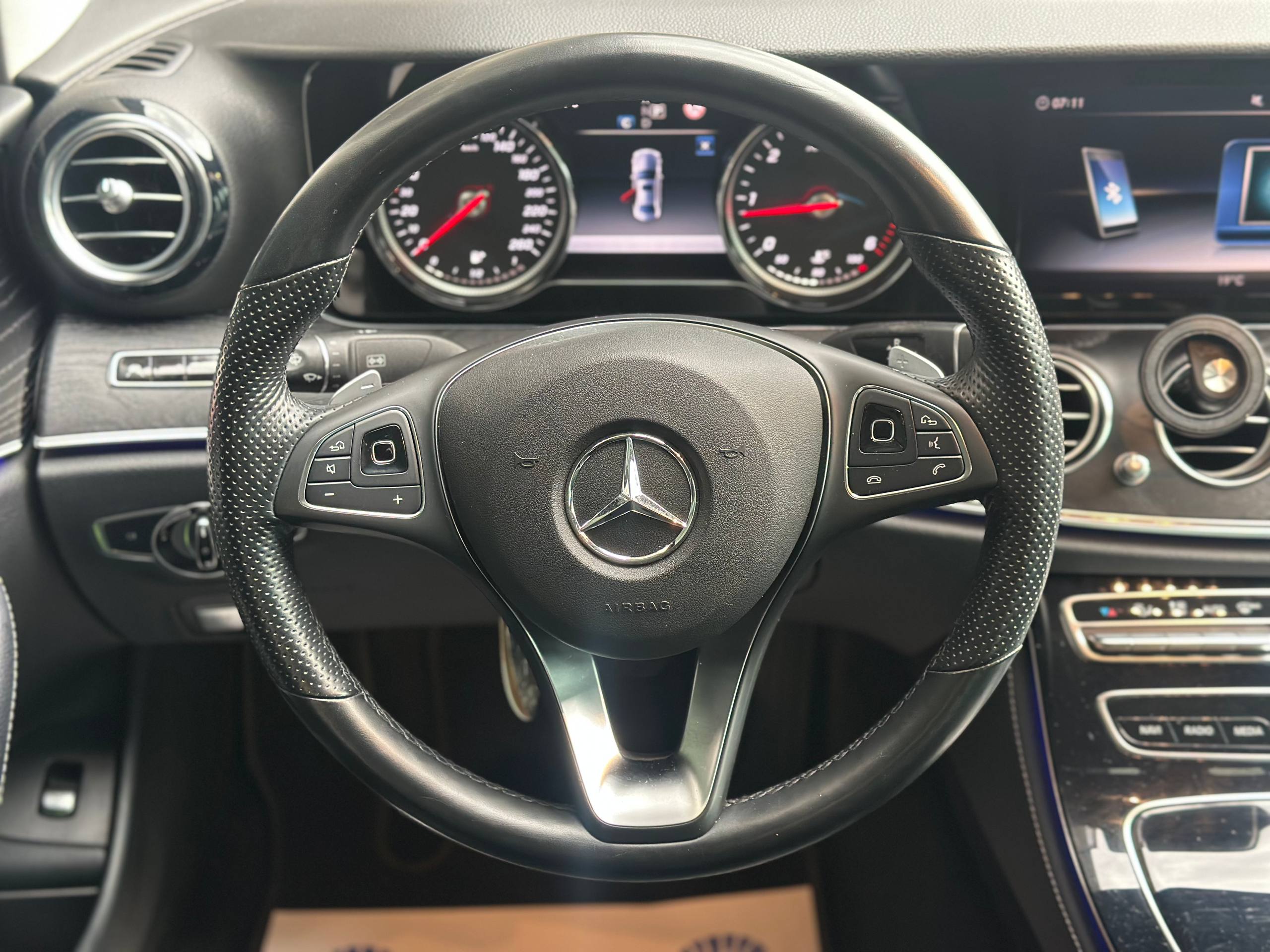 Mercedes-Benz-17