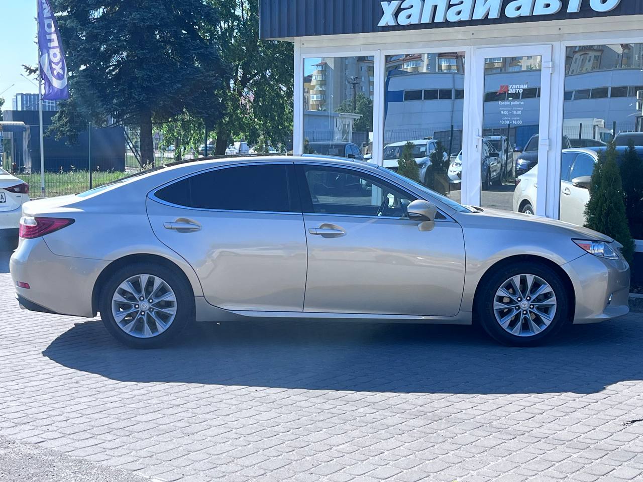Lexus-8