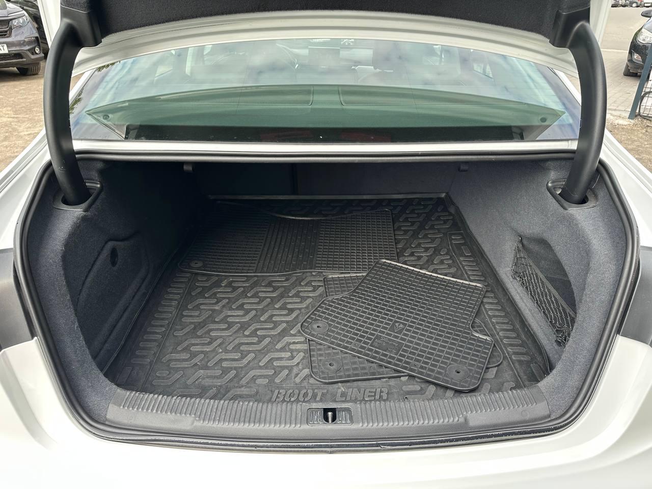 Audi-0