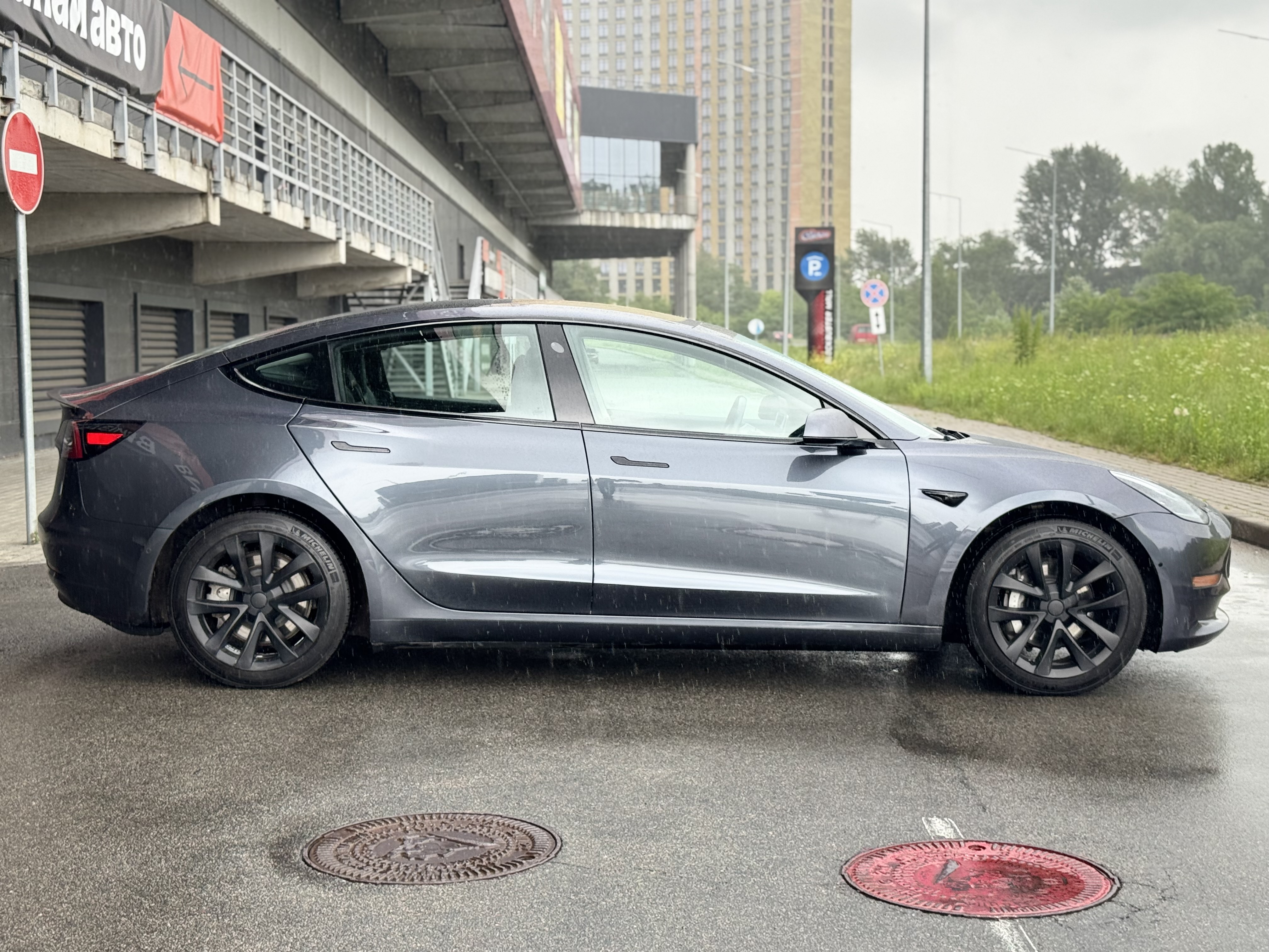 Tesla-0