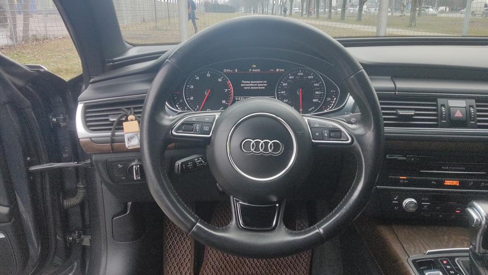 Audi-0