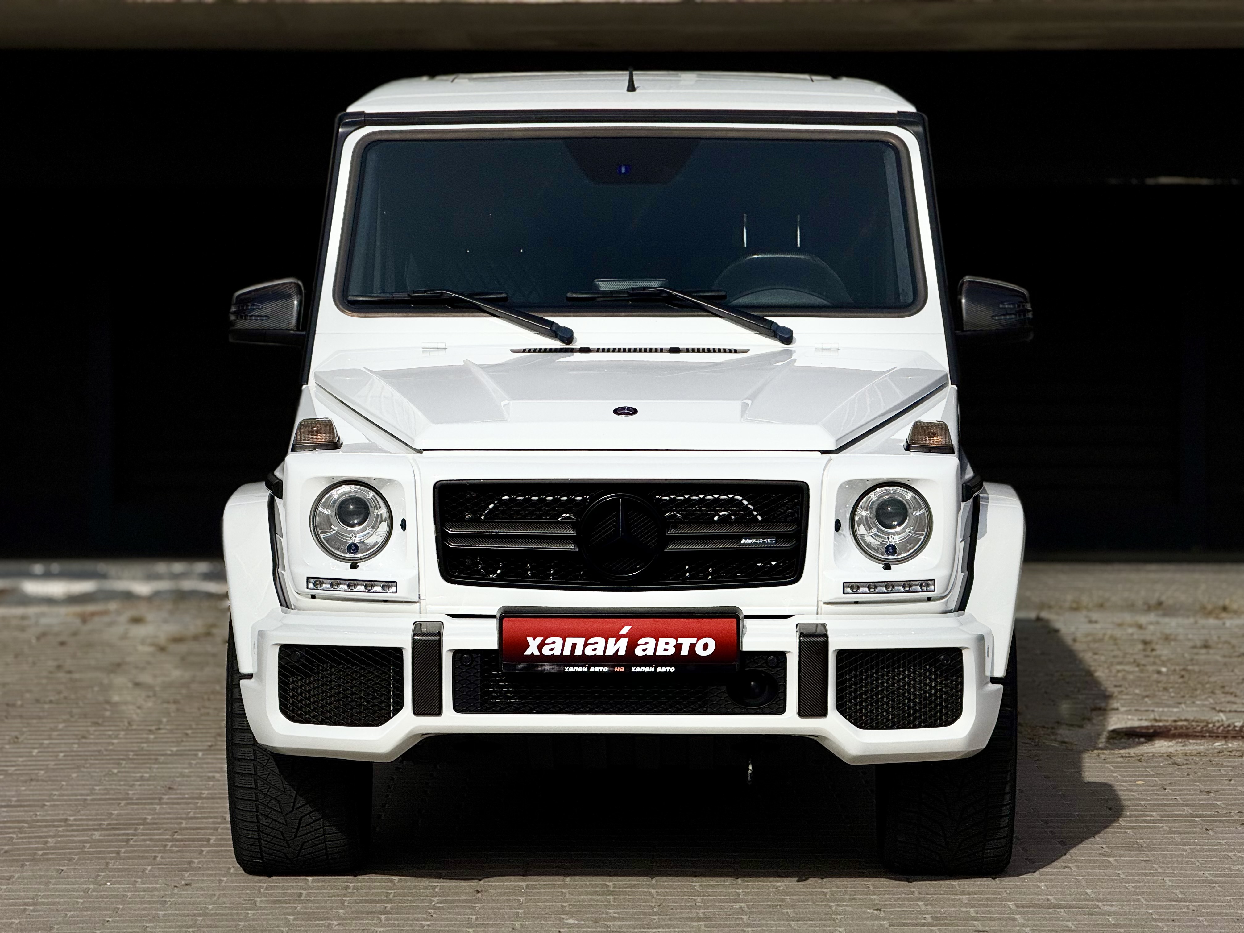 Mercedes-Benz-0