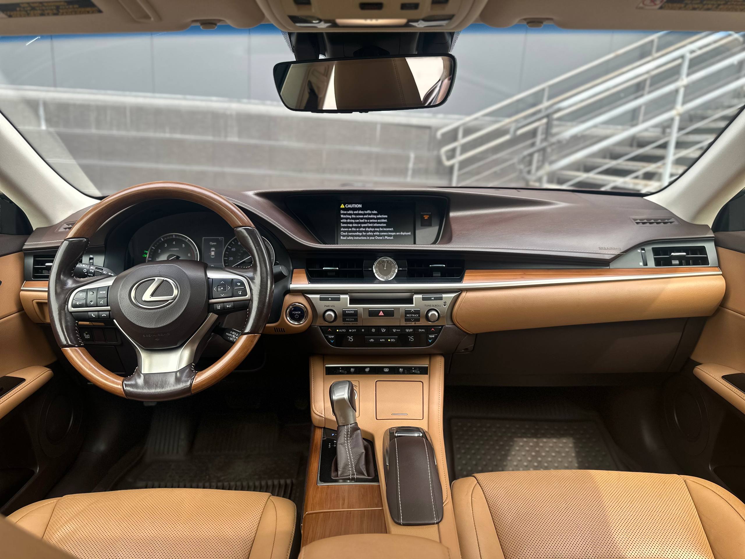 Lexus-8