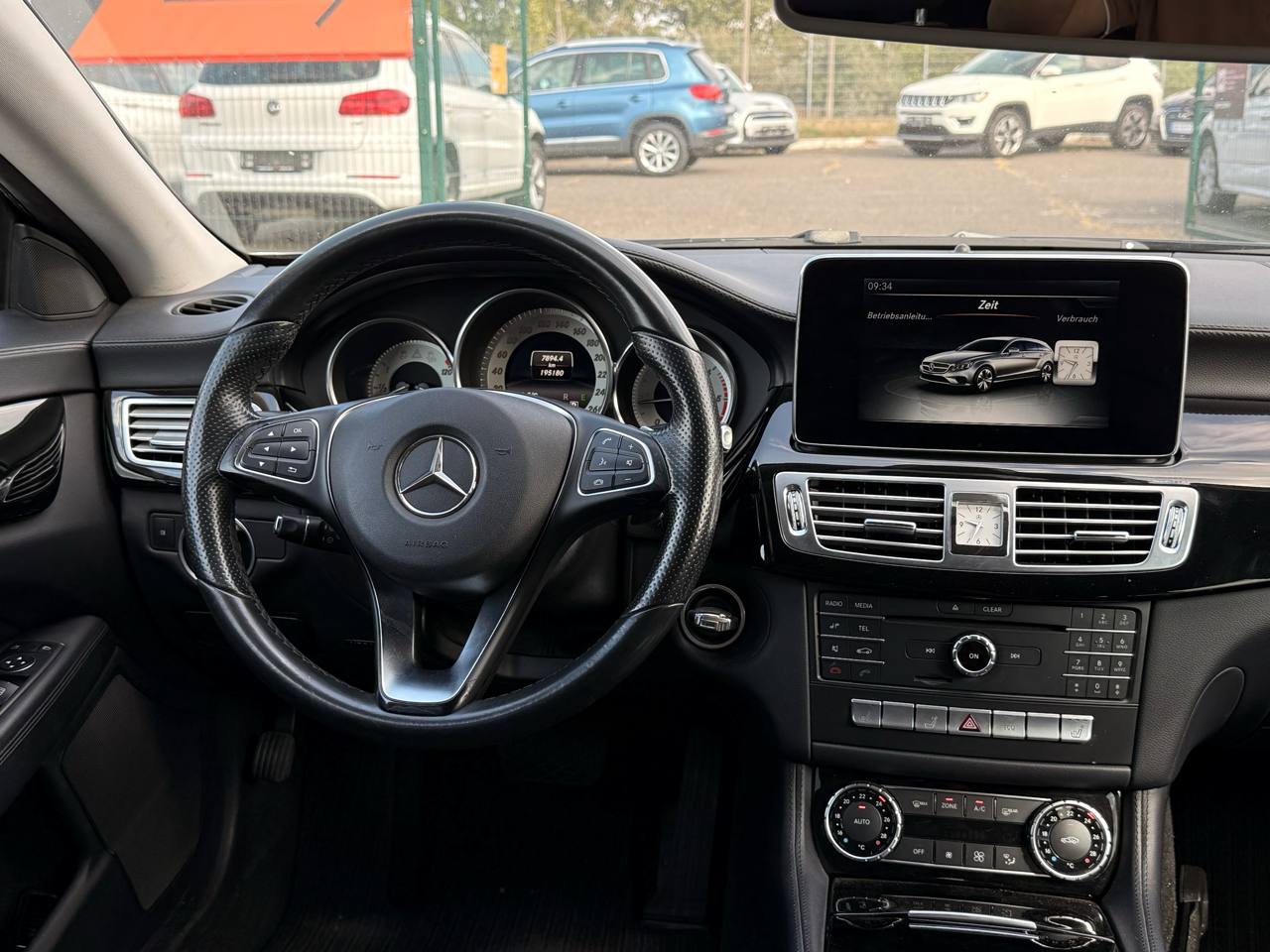 Mercedes-Benz-11