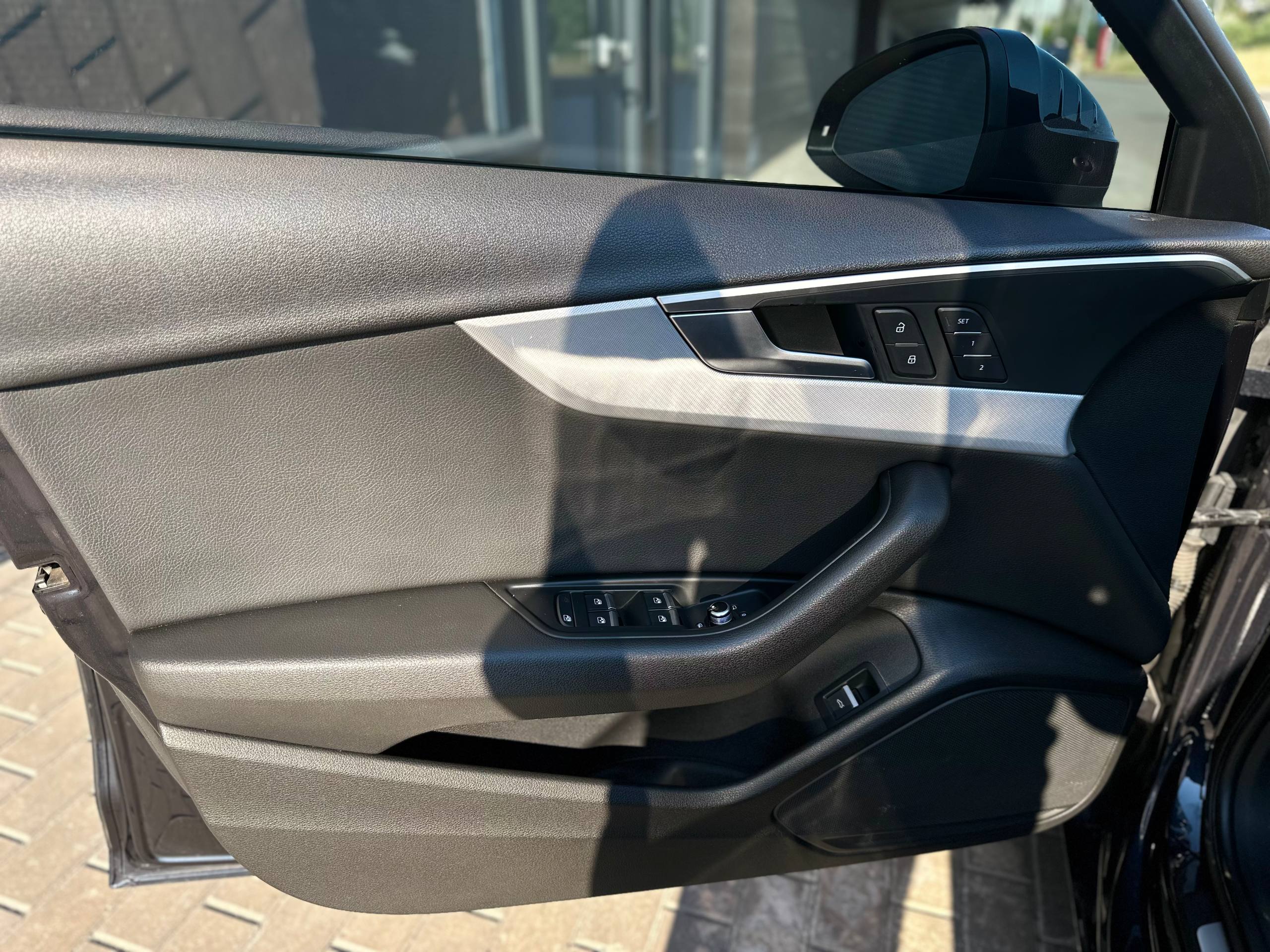 Audi-0
