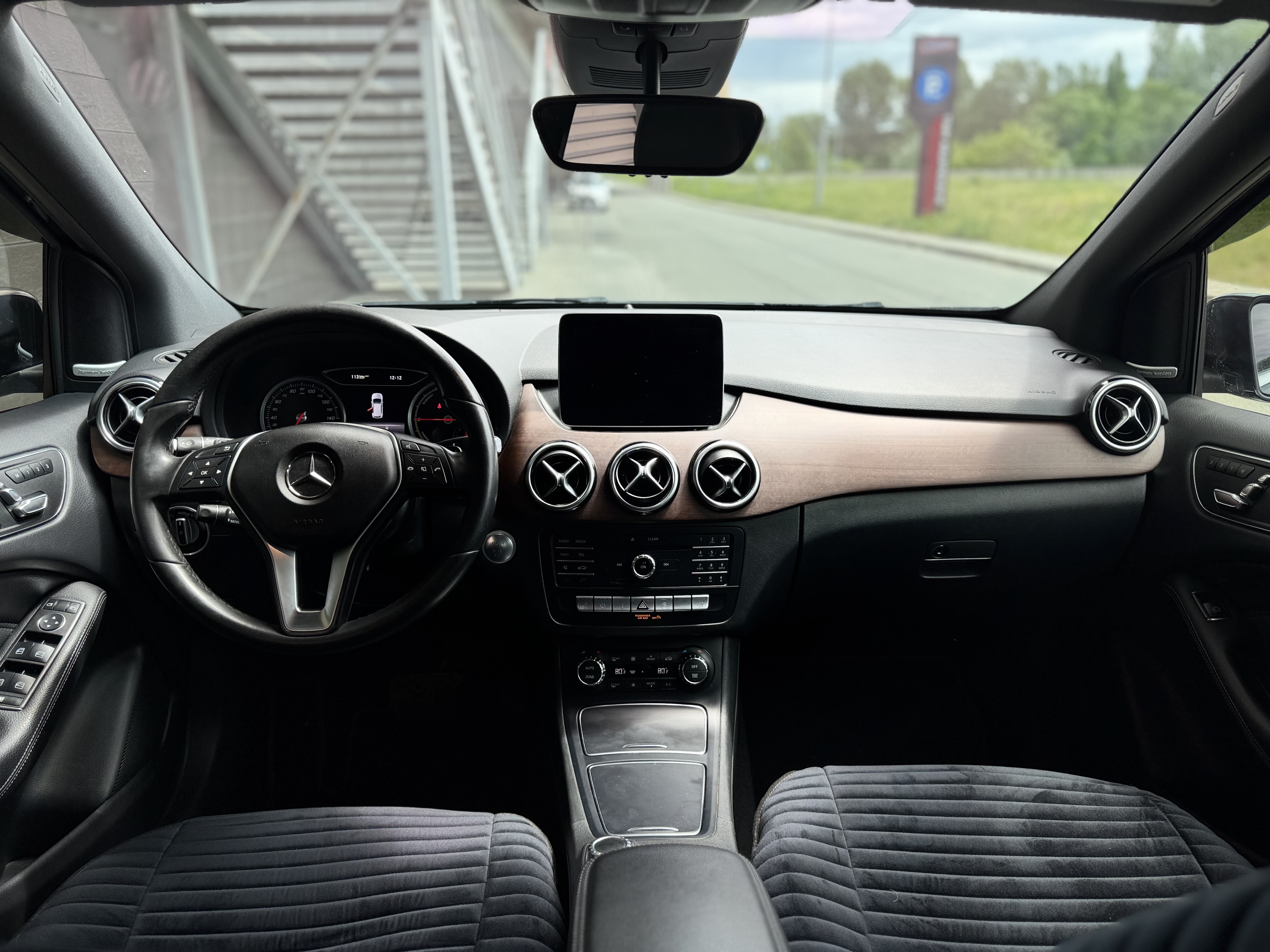 Mercedes-Benz-2