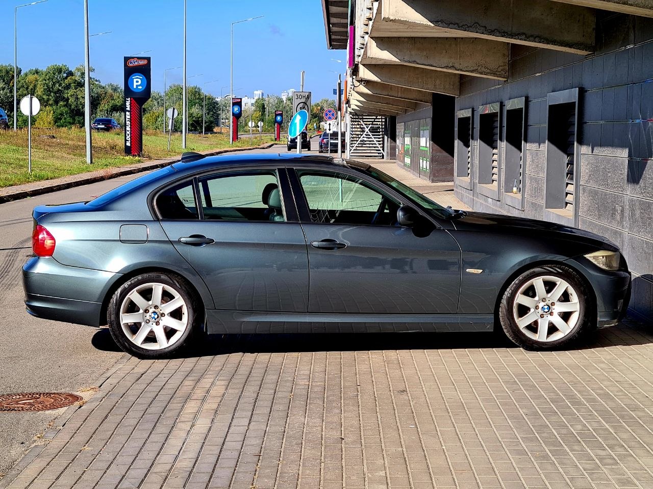 BMW-16