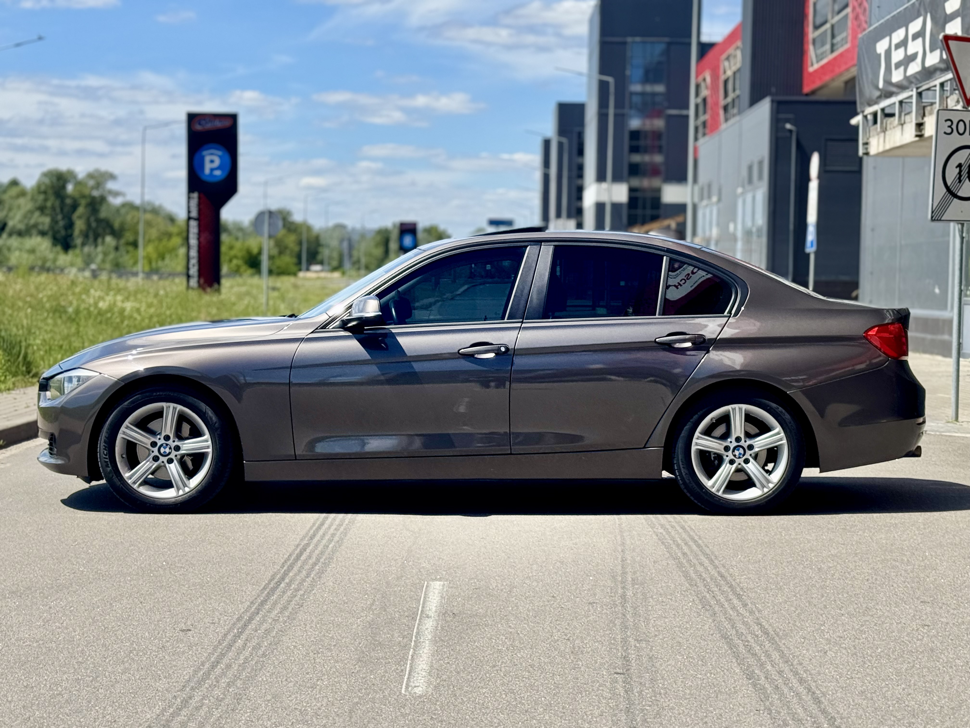 BMW-8