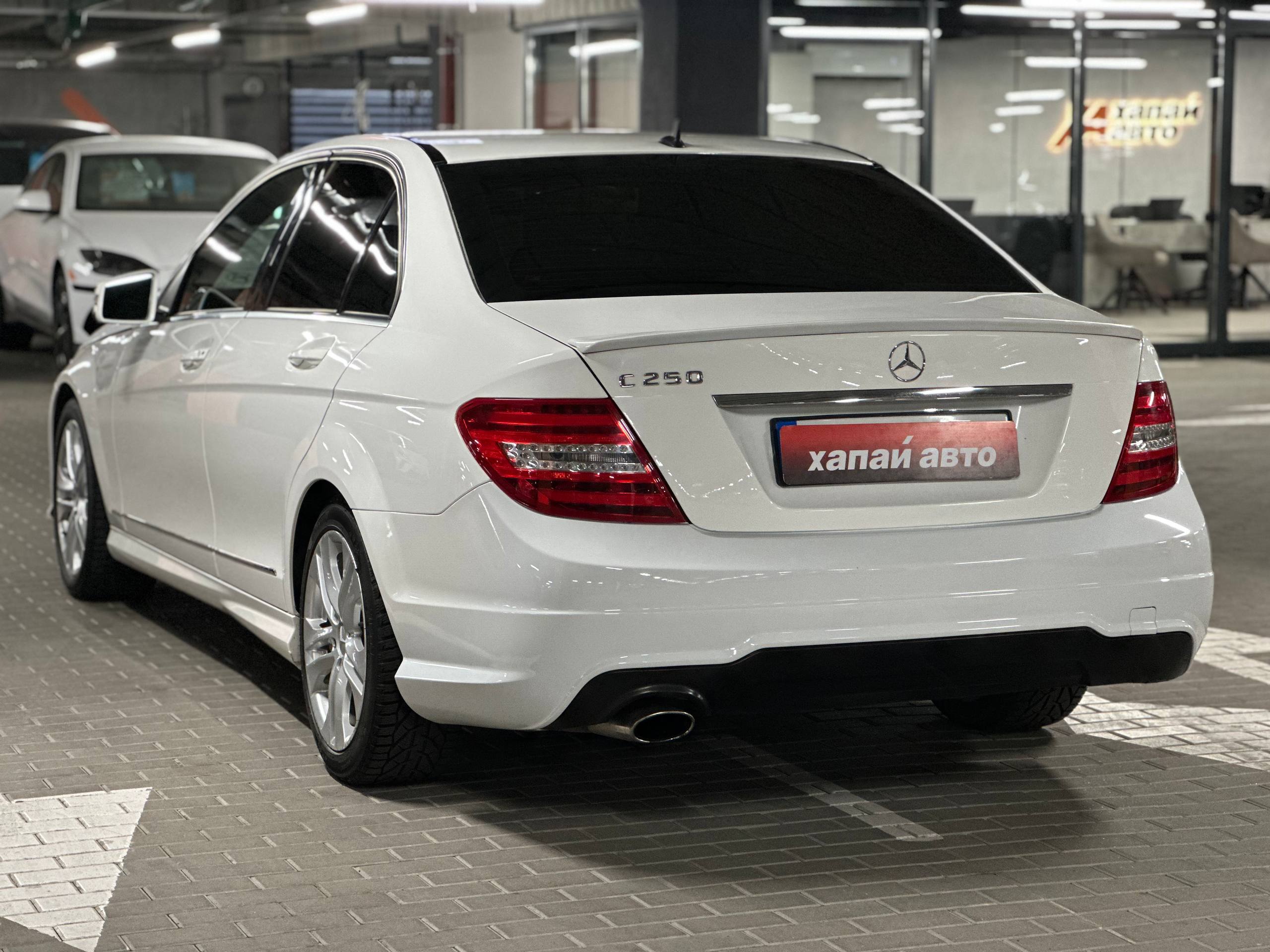 Mercedes-Benz-13