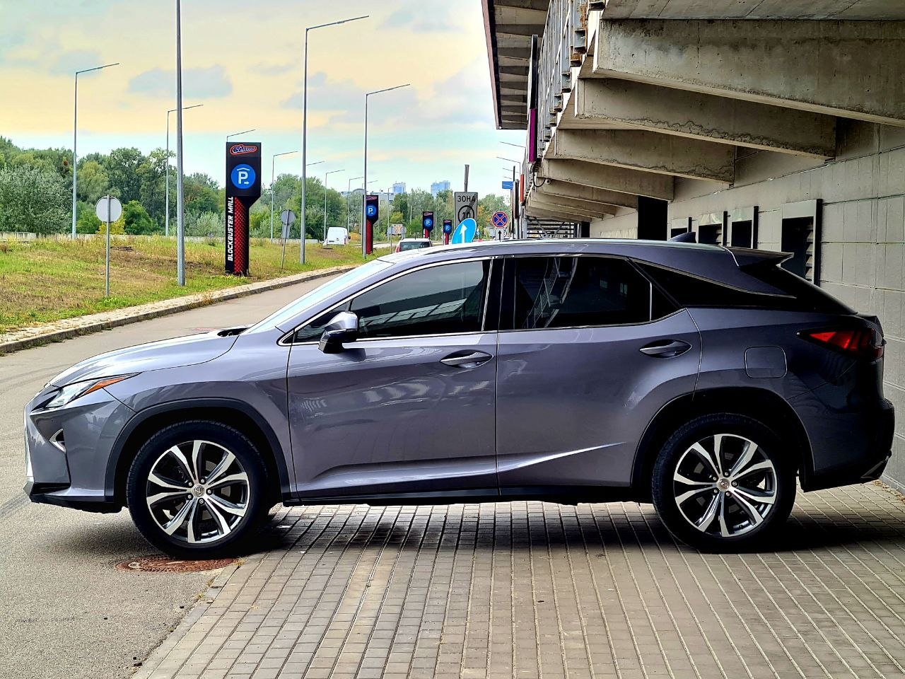 Lexus-18