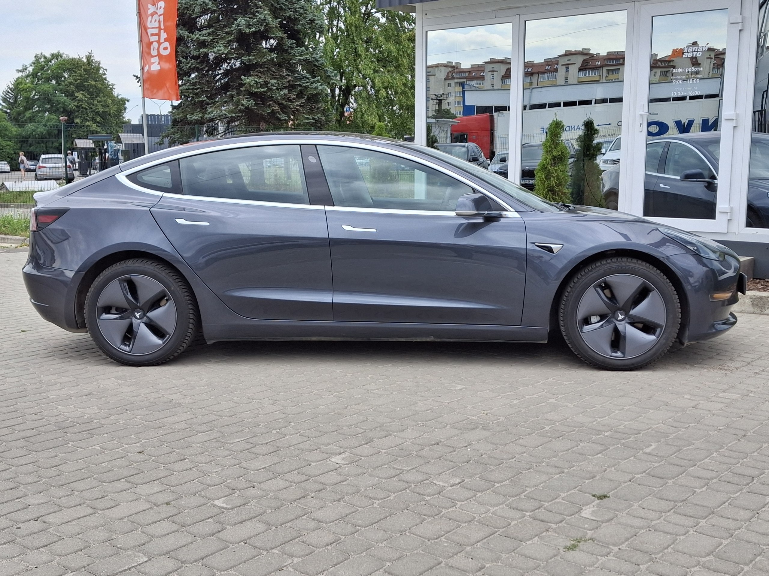 Tesla-16