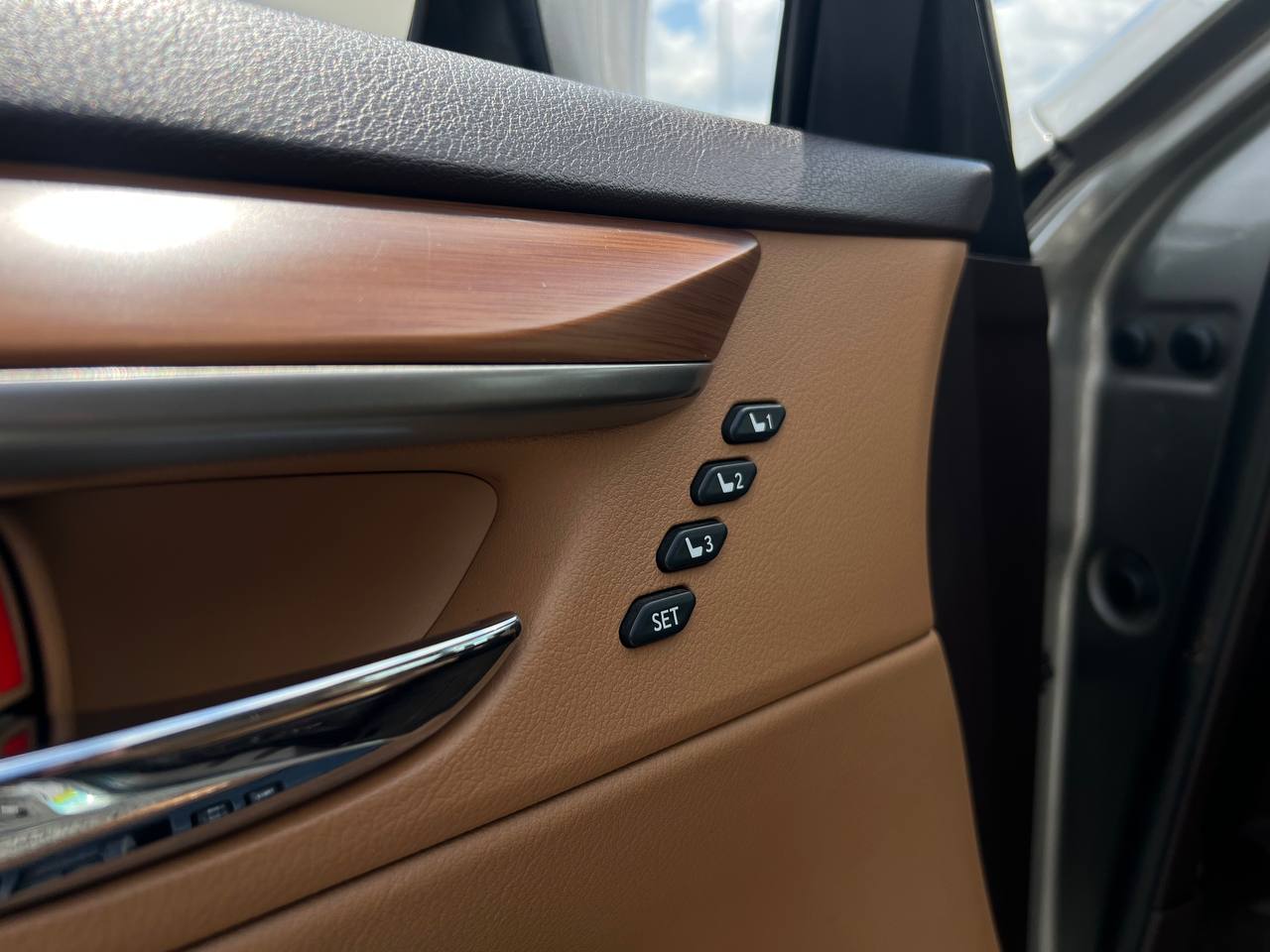 Lexus-16