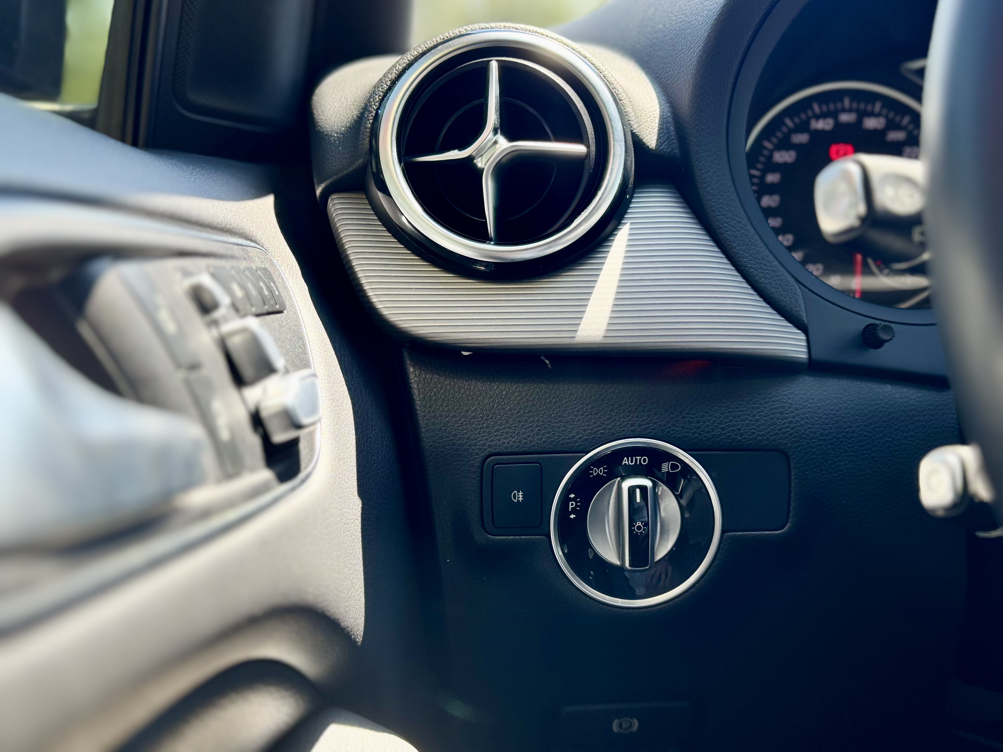 Mercedes-Benz-17