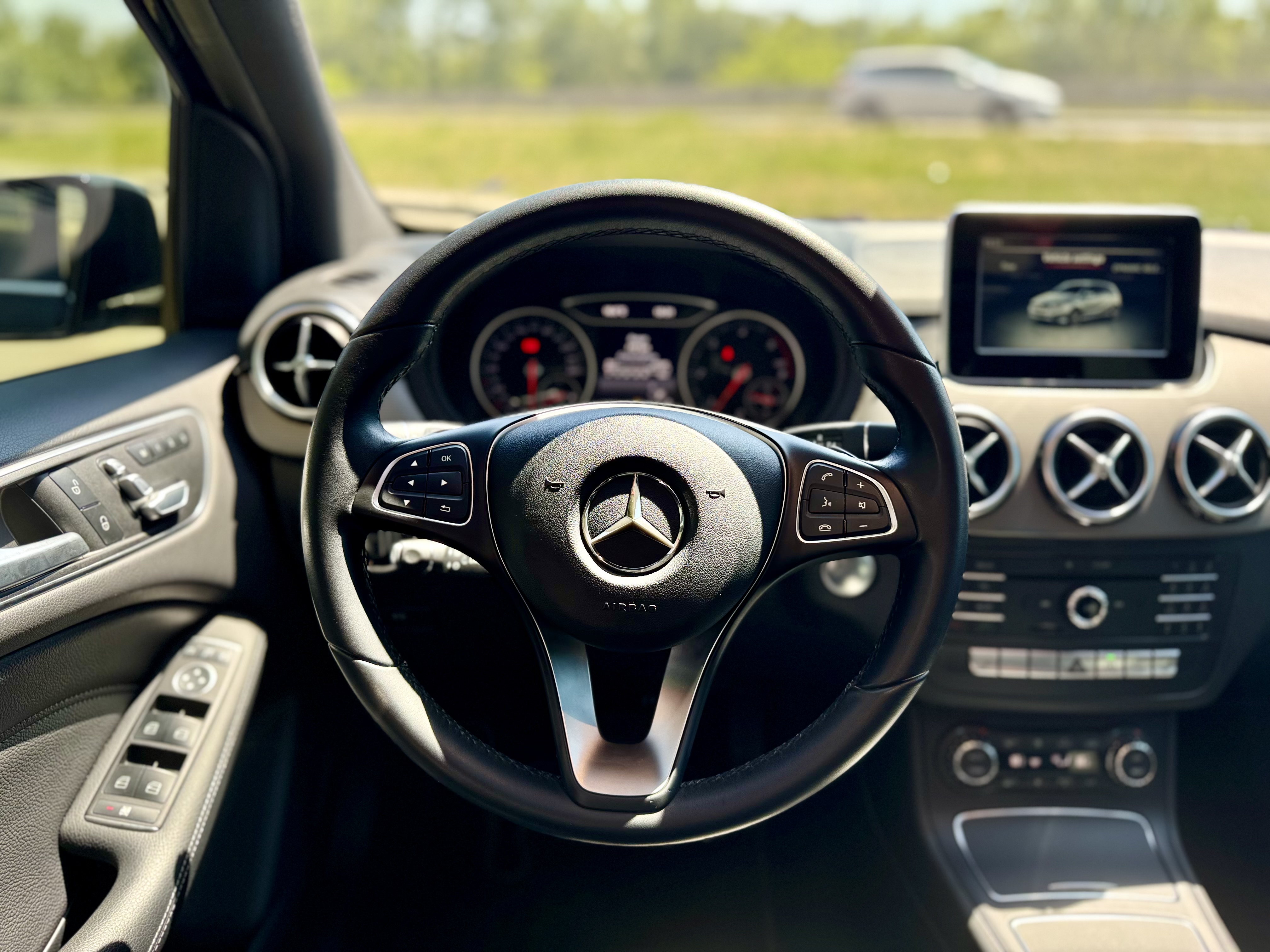 Mercedes-Benz-0