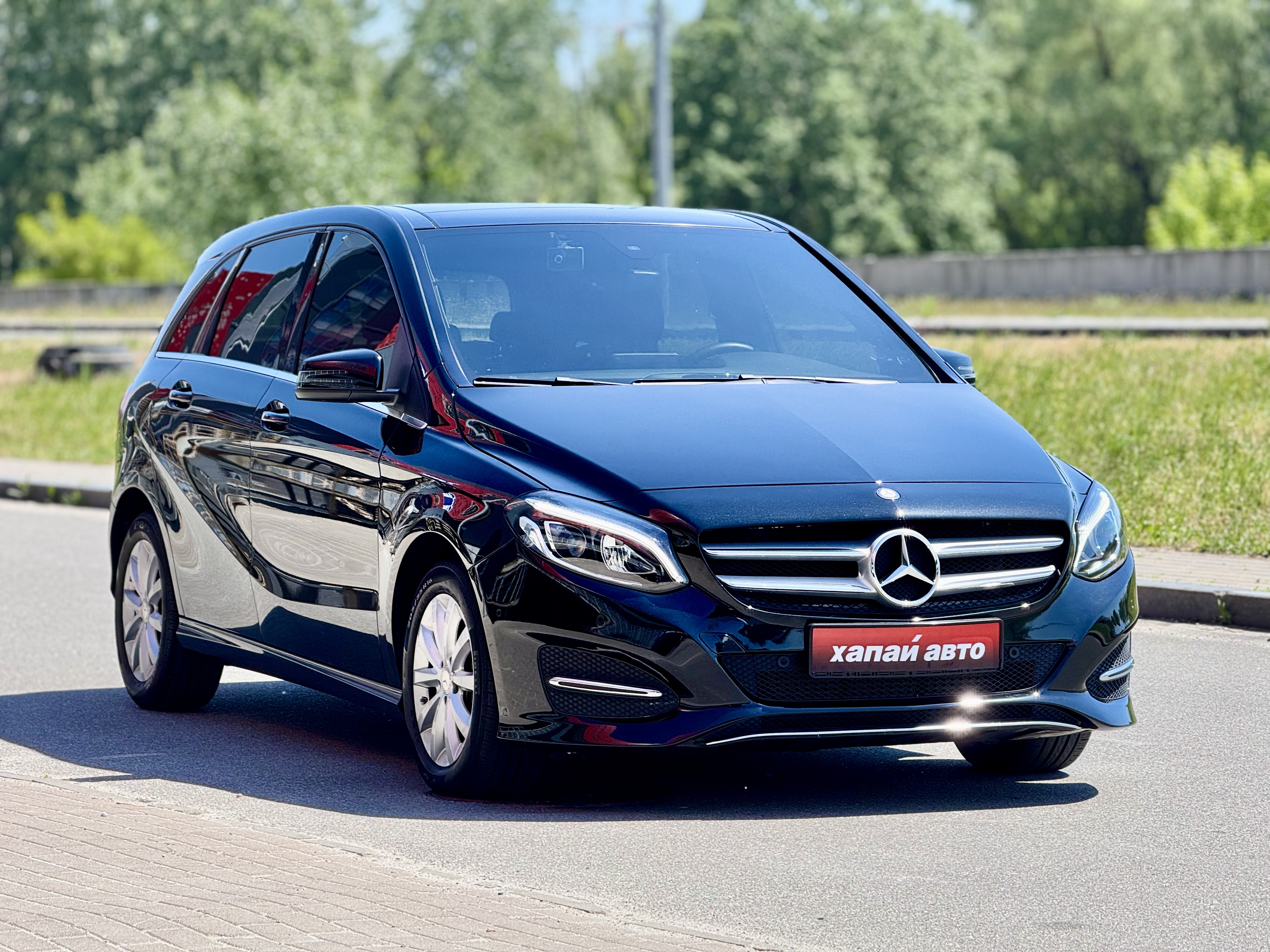 Mercedes-Benz-16