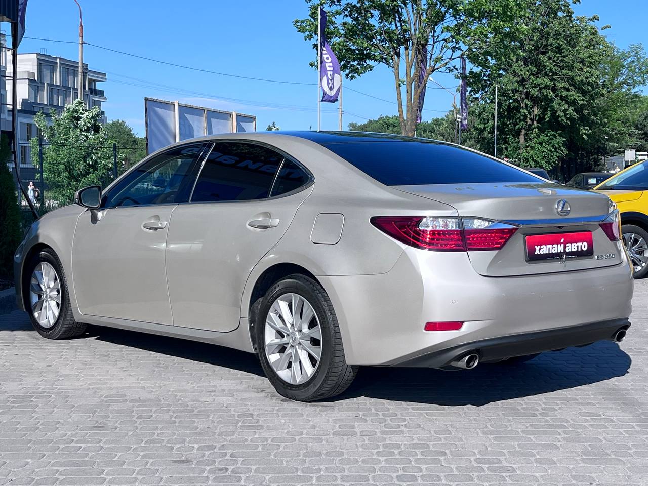 Lexus-6