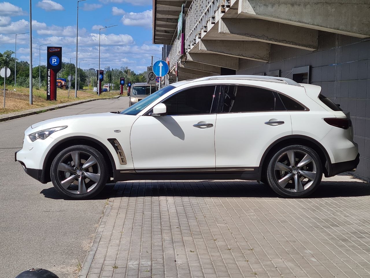 Infiniti-1