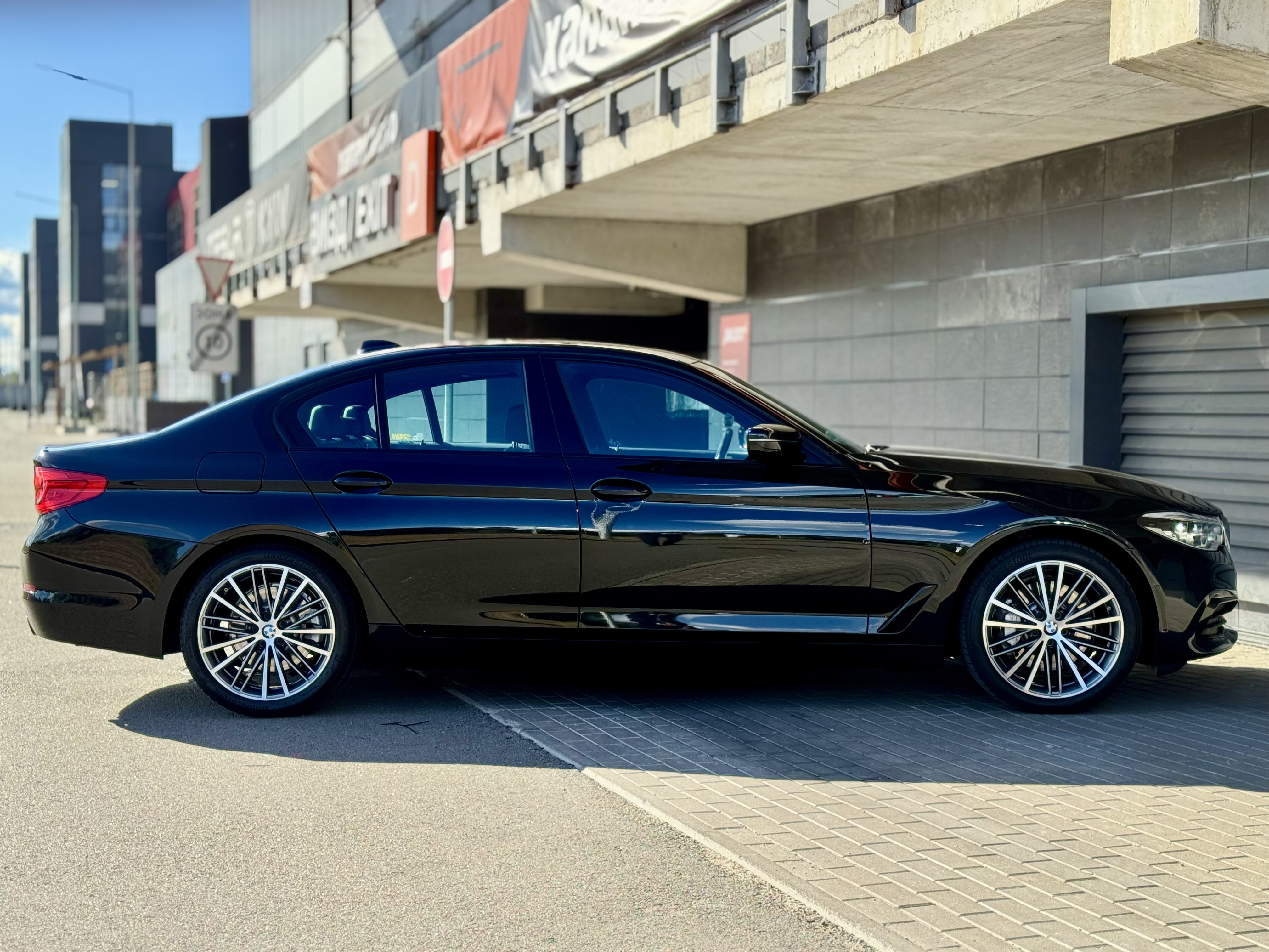 BMW-12